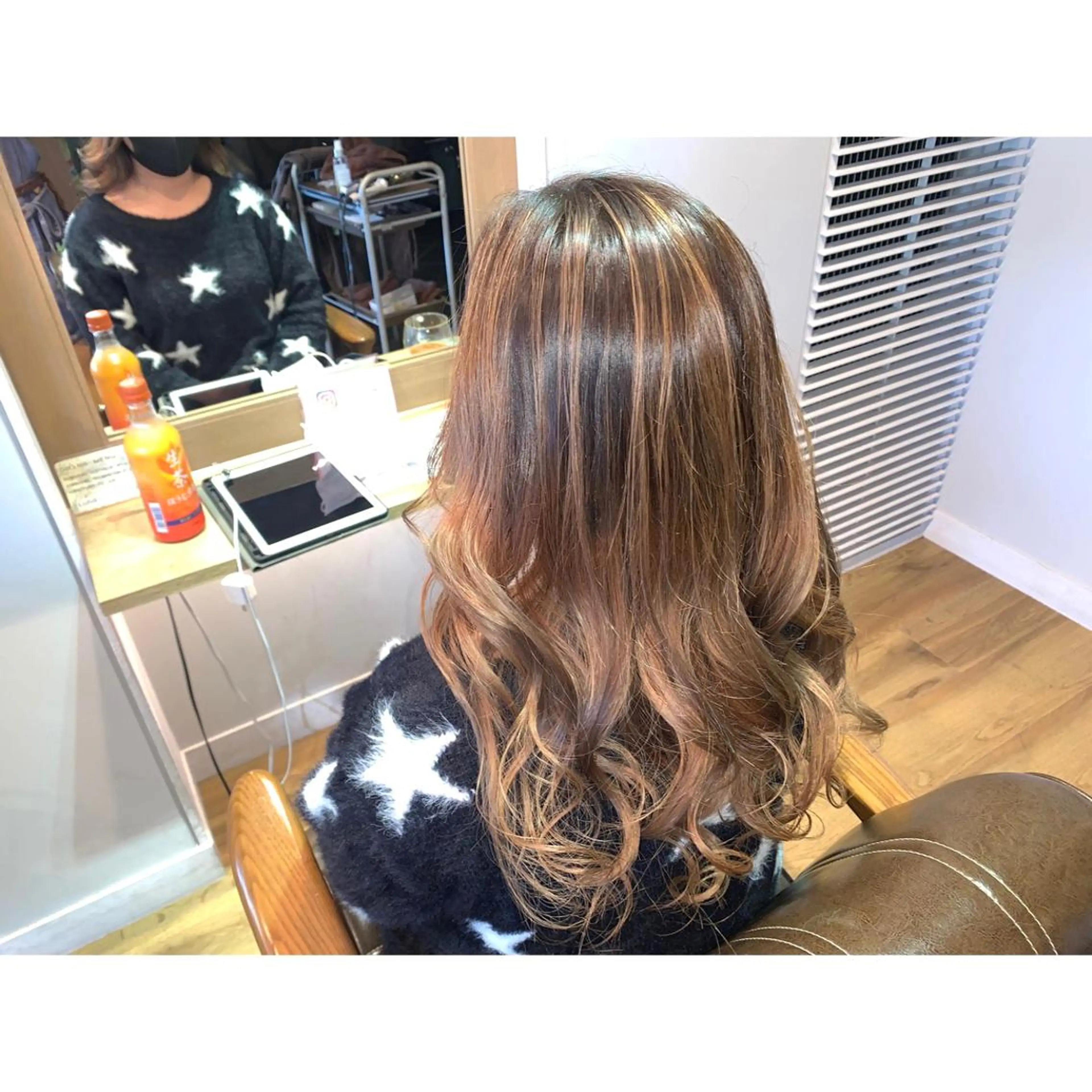 ロング カラー バレイヤージュ グレージュ ピンクカラー レイヤーカット ヘアカラー トリートメント ツキダテ ユイのヘアスタイル