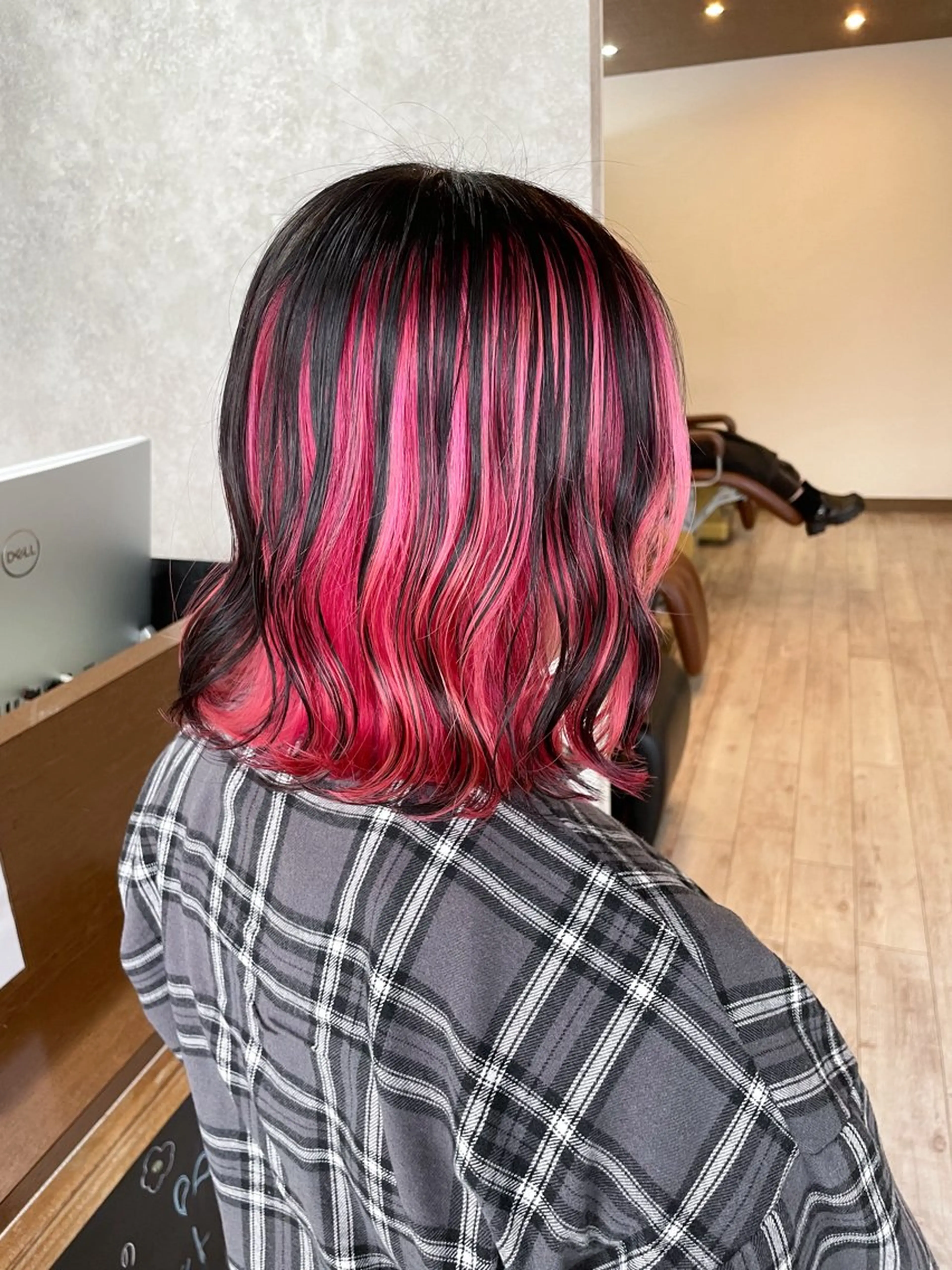 ミディアム カラー ピンクカラー カット ヘアカラー トリートメント イワタ マハ/ minim hairのヘアスタイル