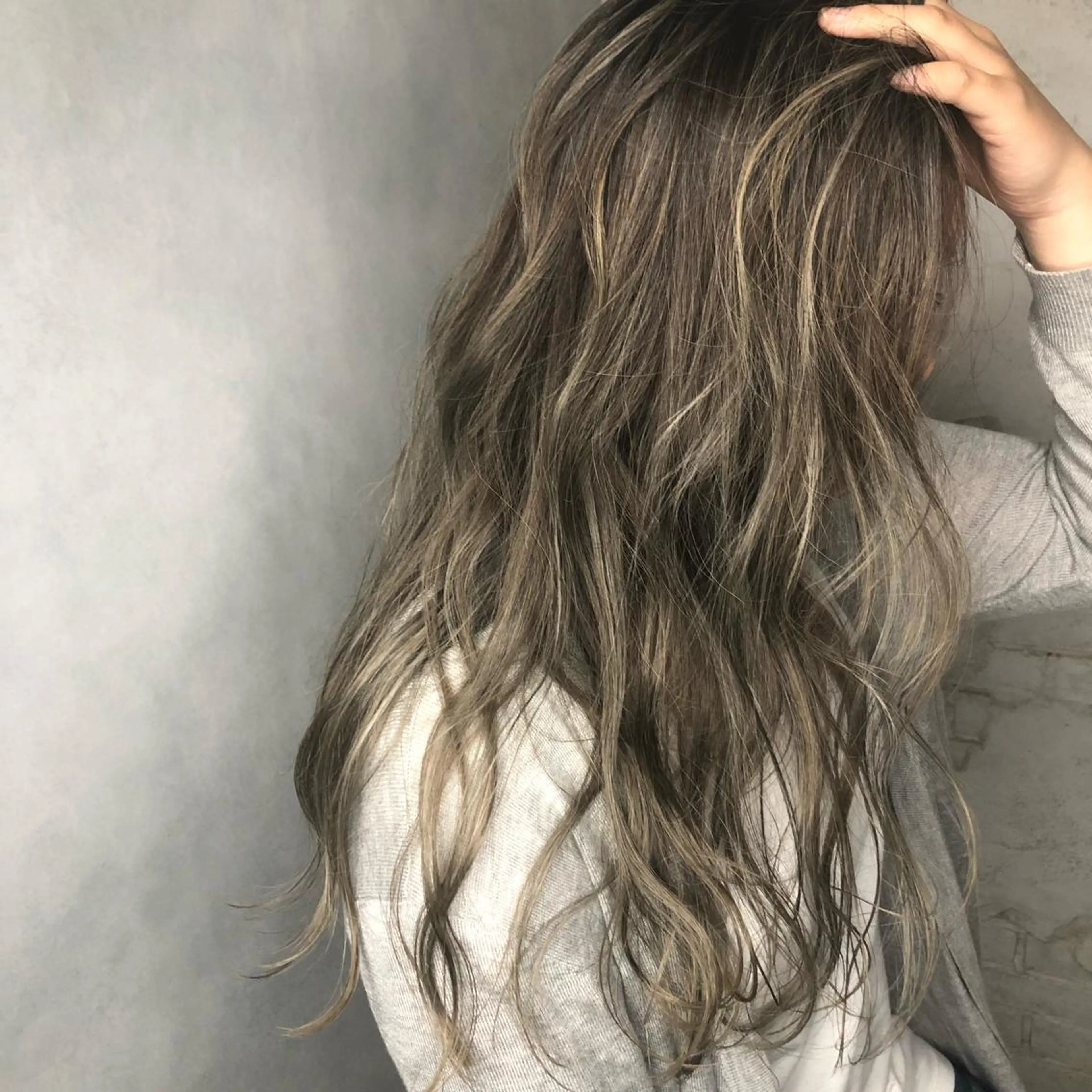 ロング カラー ブリーチ ハイライトカラー ハイライト ORIKA 美容室のヘアスタイル