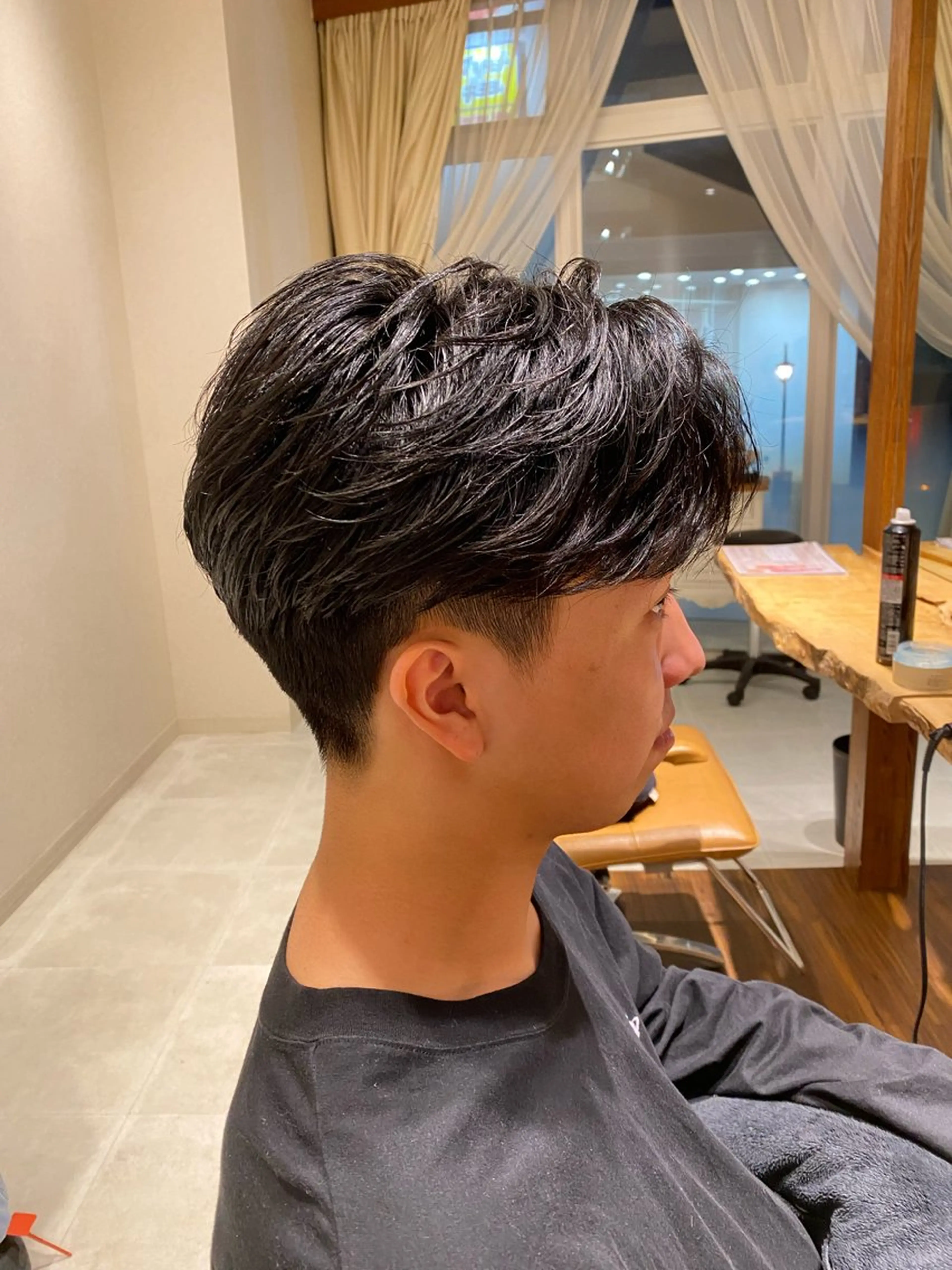 ショート パーマ メンズ センターパート ニュアンスパーマ LEADbyLAGOON所属・折本 遥希のヘアスタイル