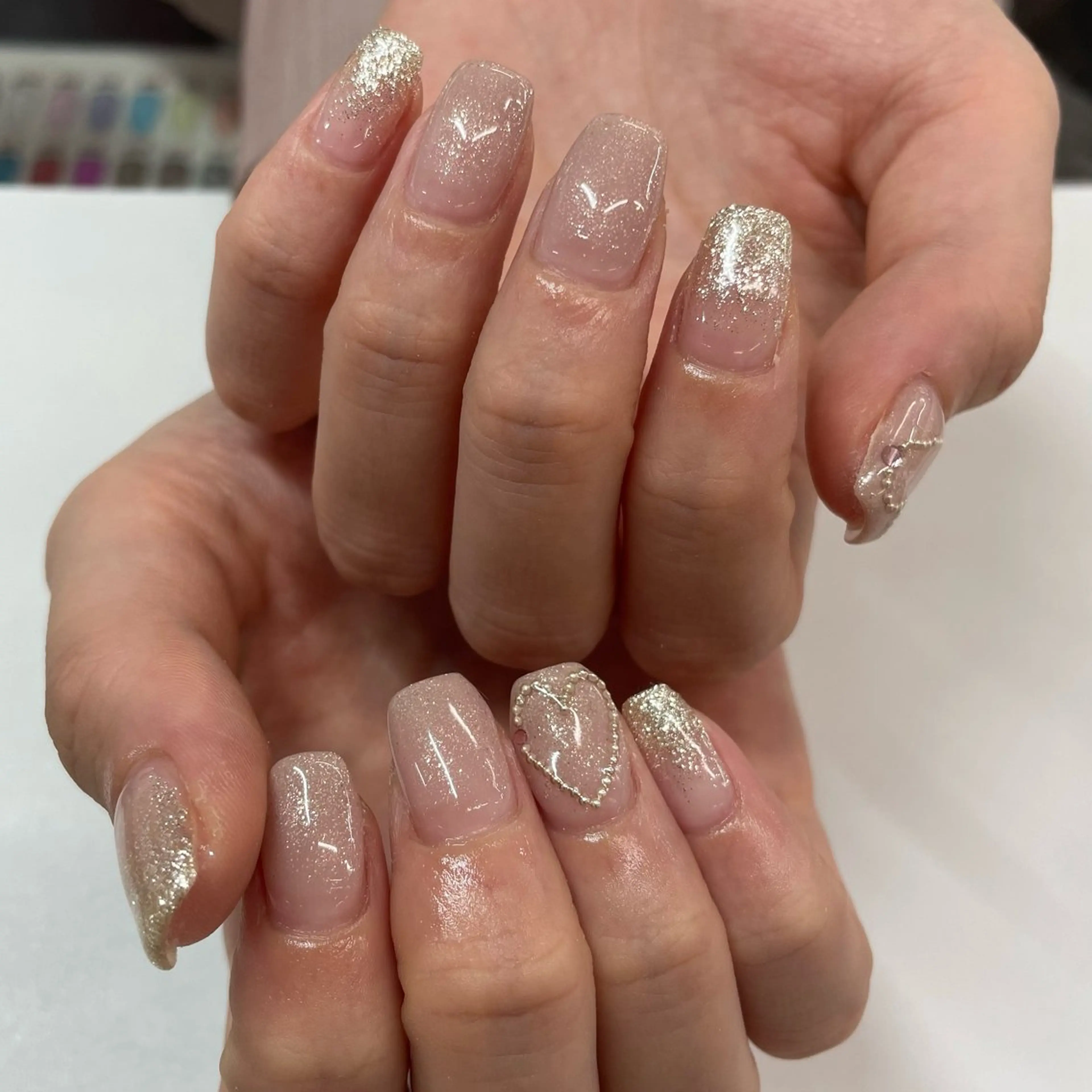 ネイル アートネイル ゴールド ハート ラメ(グリッター) ラメグラデーション MAXKELLY EMIのネイルデザイン