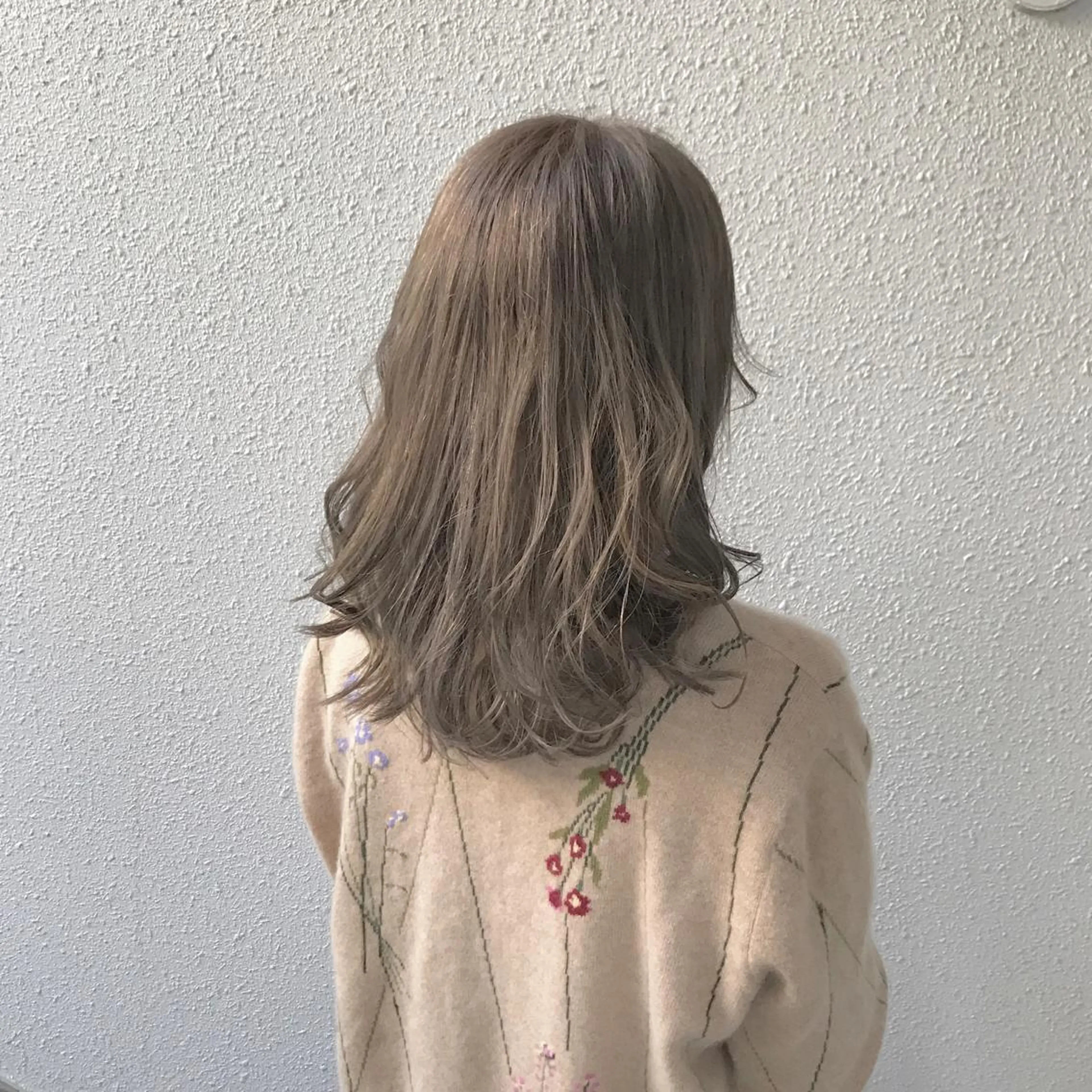 セミロング カラー シルバー インナーカラー/天神 ブリーチ/吉田のヘアスタイル