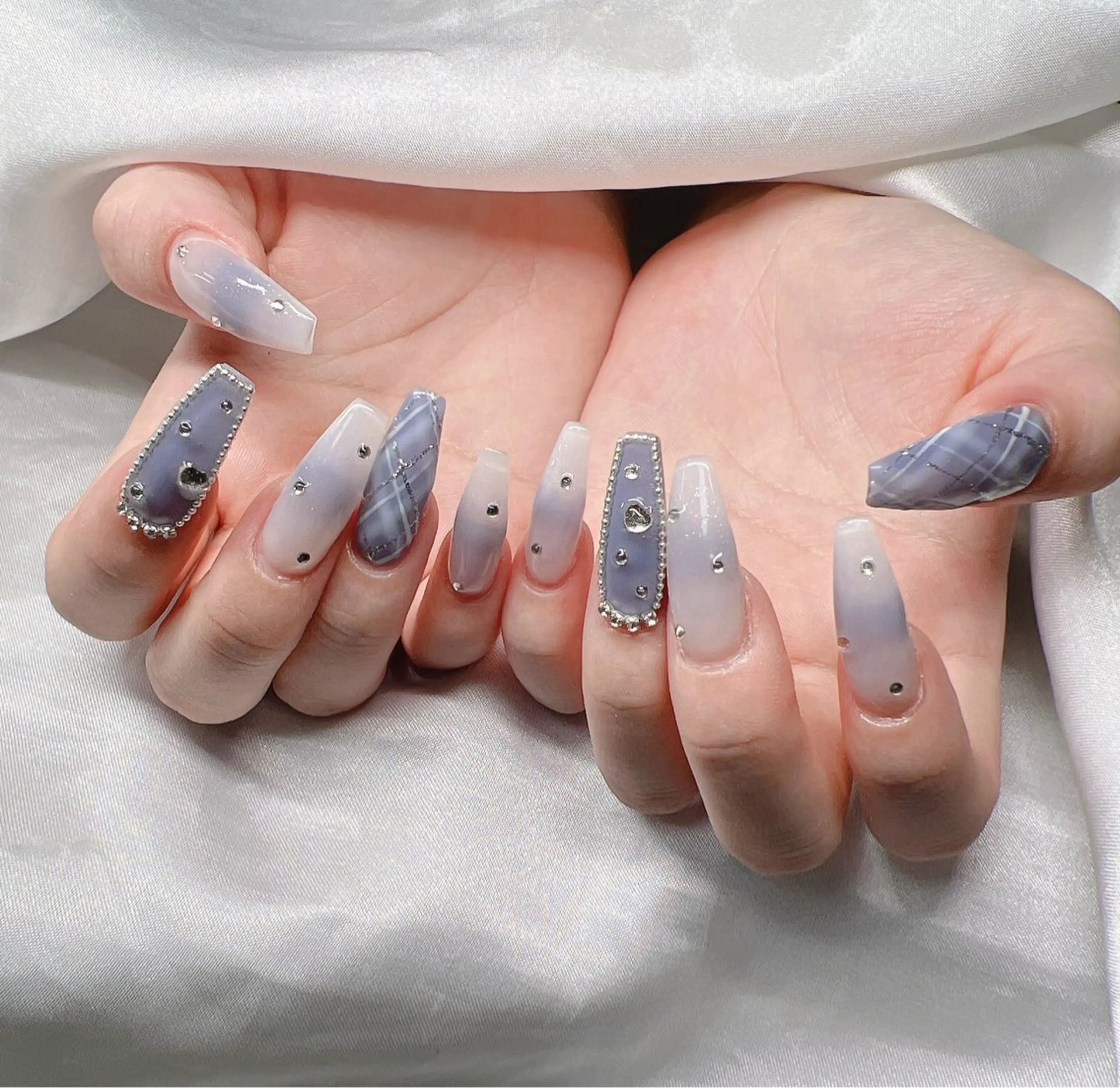 ネイル 長さ出し グラデーション 卒業式 キラキラネイル マグネットネイル ハンドネイル Lee Nailsのネイルデザイン