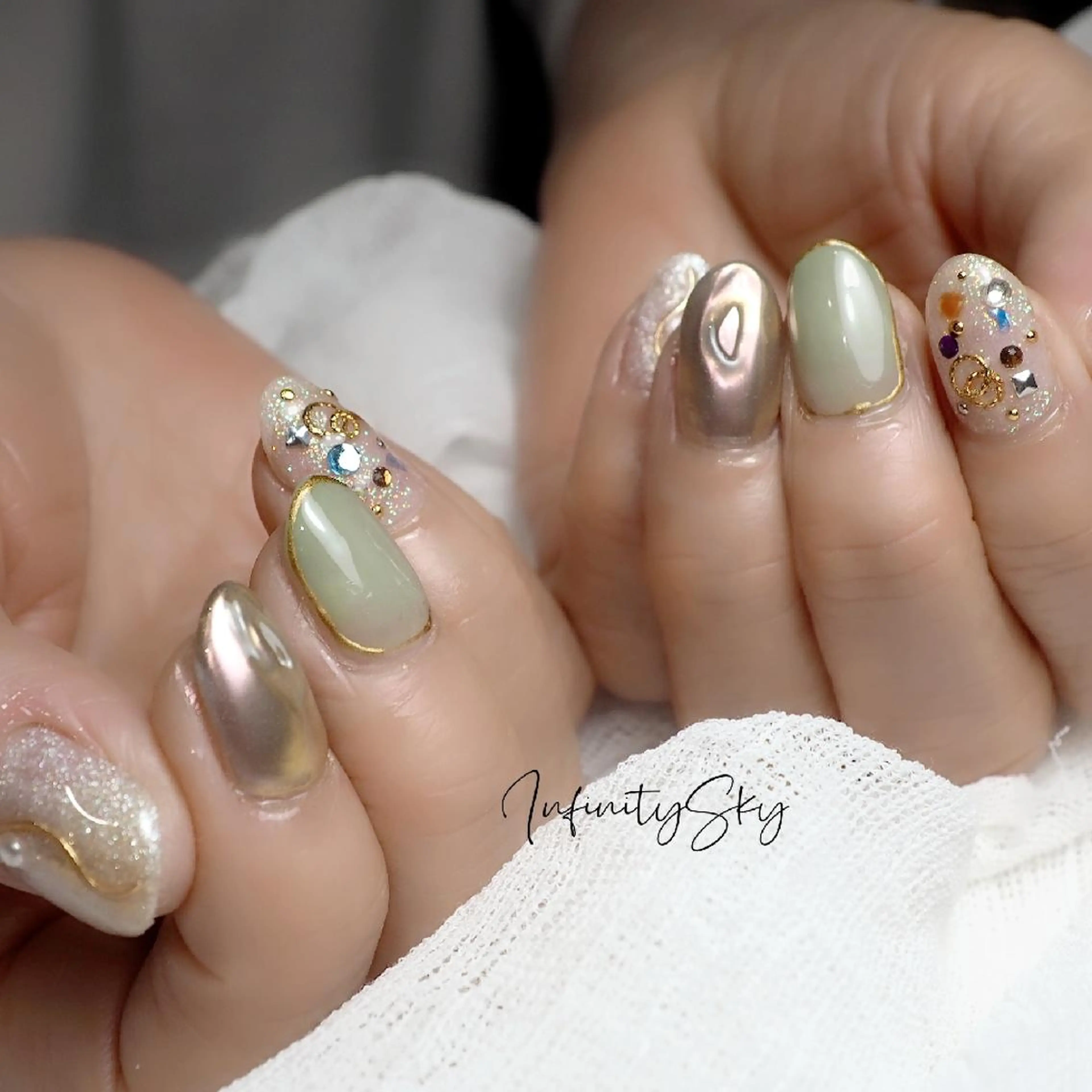 ネイル ミラーネイル infinity skyのネイルデザイン