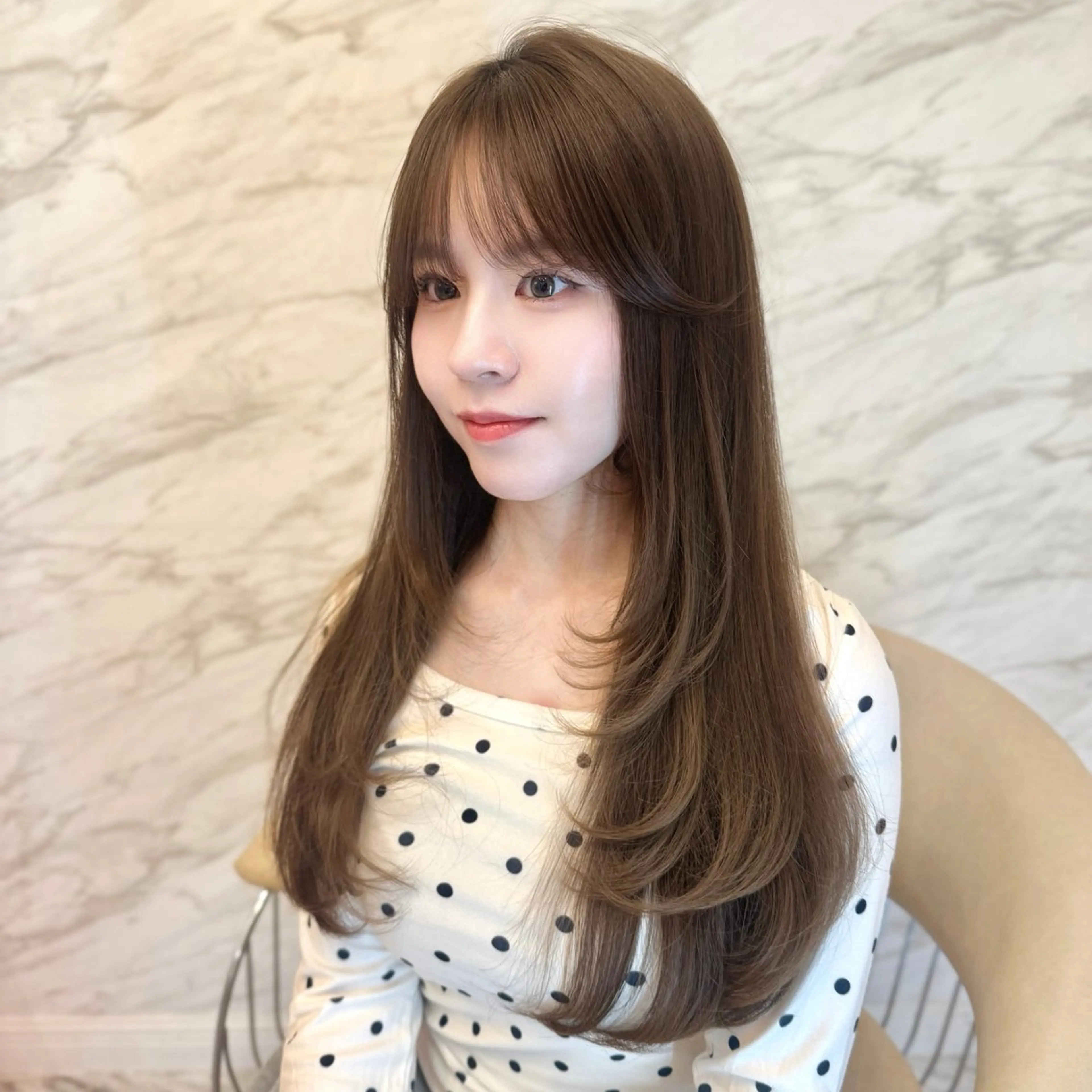 ロング レイヤーカット カット ヘアカラー トリートメント ヘアセット 前髪/ 顔周り/とばみかのヘアスタイル