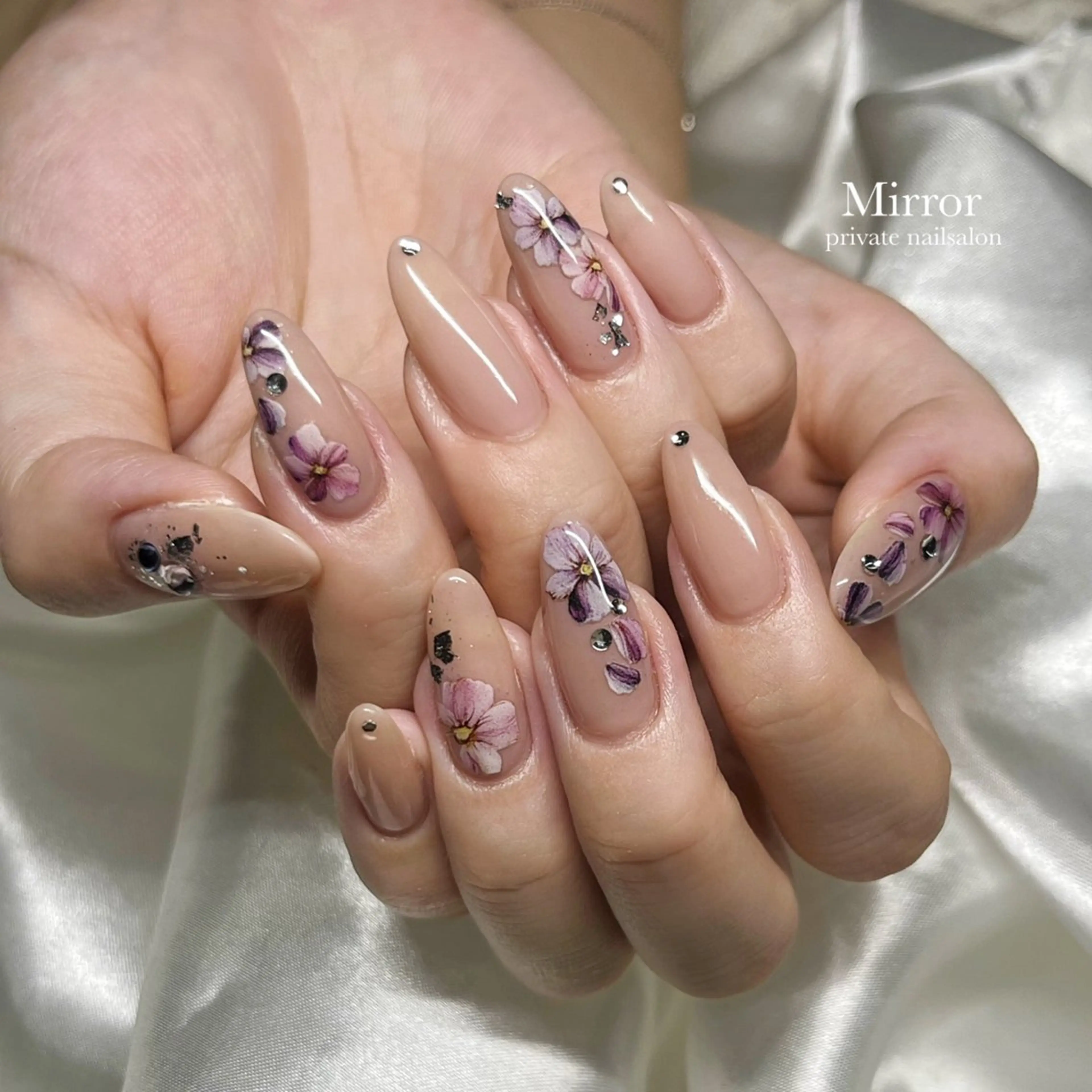 ネイル nailsalon Mirrorのネイルデザイン
