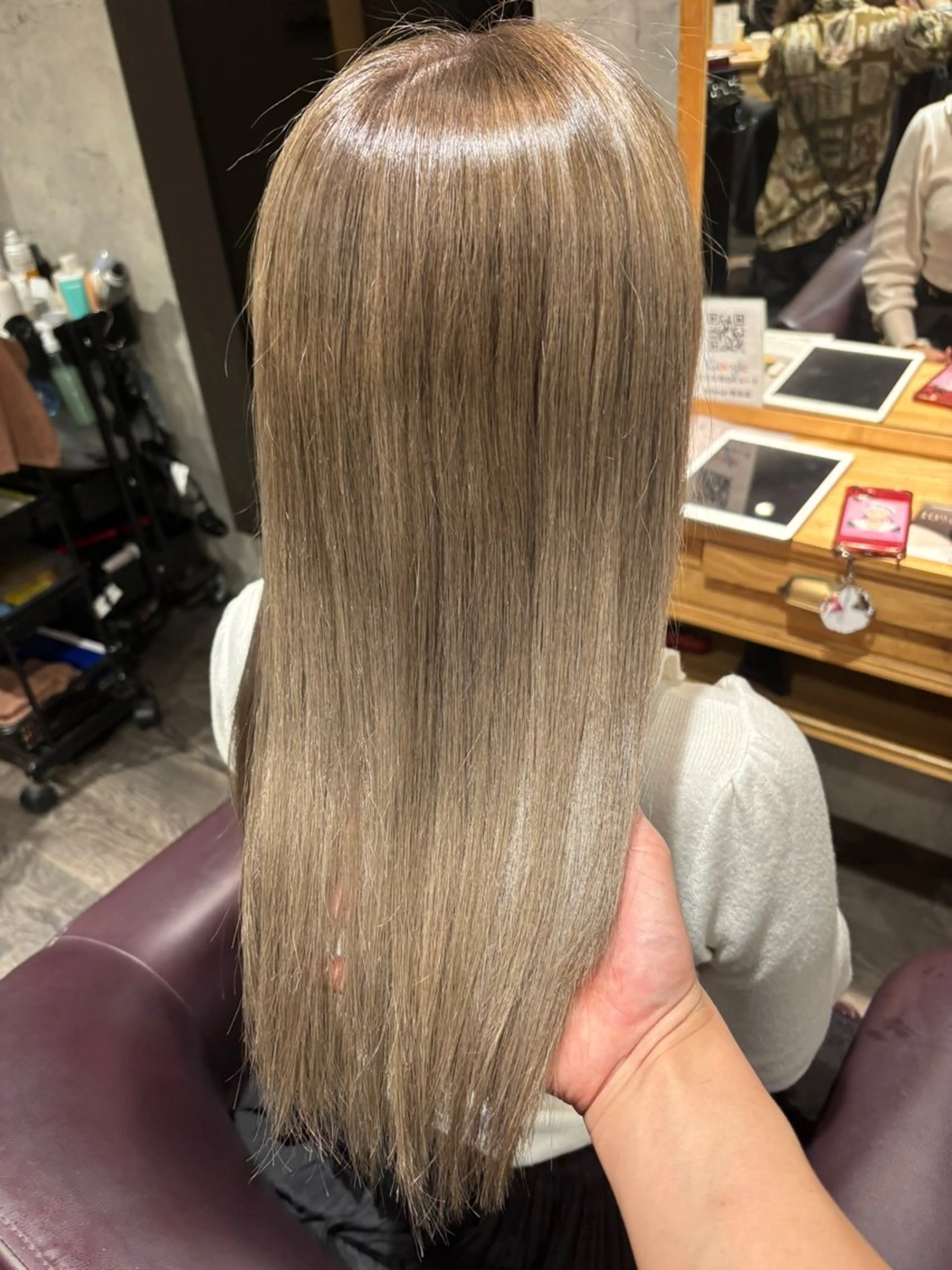 ロング カラー ヘアアレンジ グレージュ ミルクティーグレージュ ヘアカラー トリートメント ヘアセット Aloa横浜所属・トップスタイリスト Shoyaのヘアスタイル