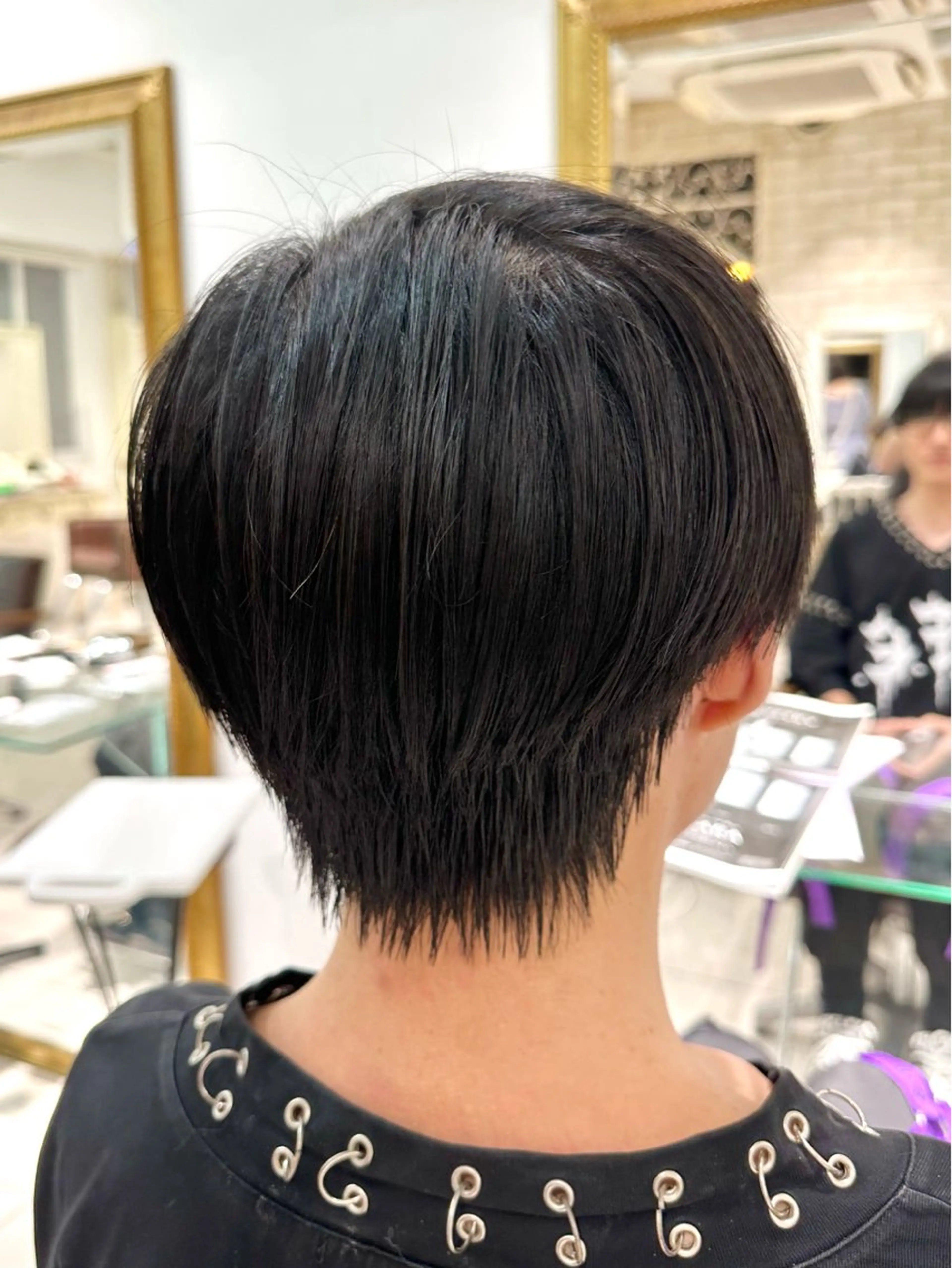 メンズ メンズブリーチ センターパート メンズパーマ SALOWIN渋谷caldo店B1所属・岐津公太 メンズ縮毛矯正のプロのヘアスタイル