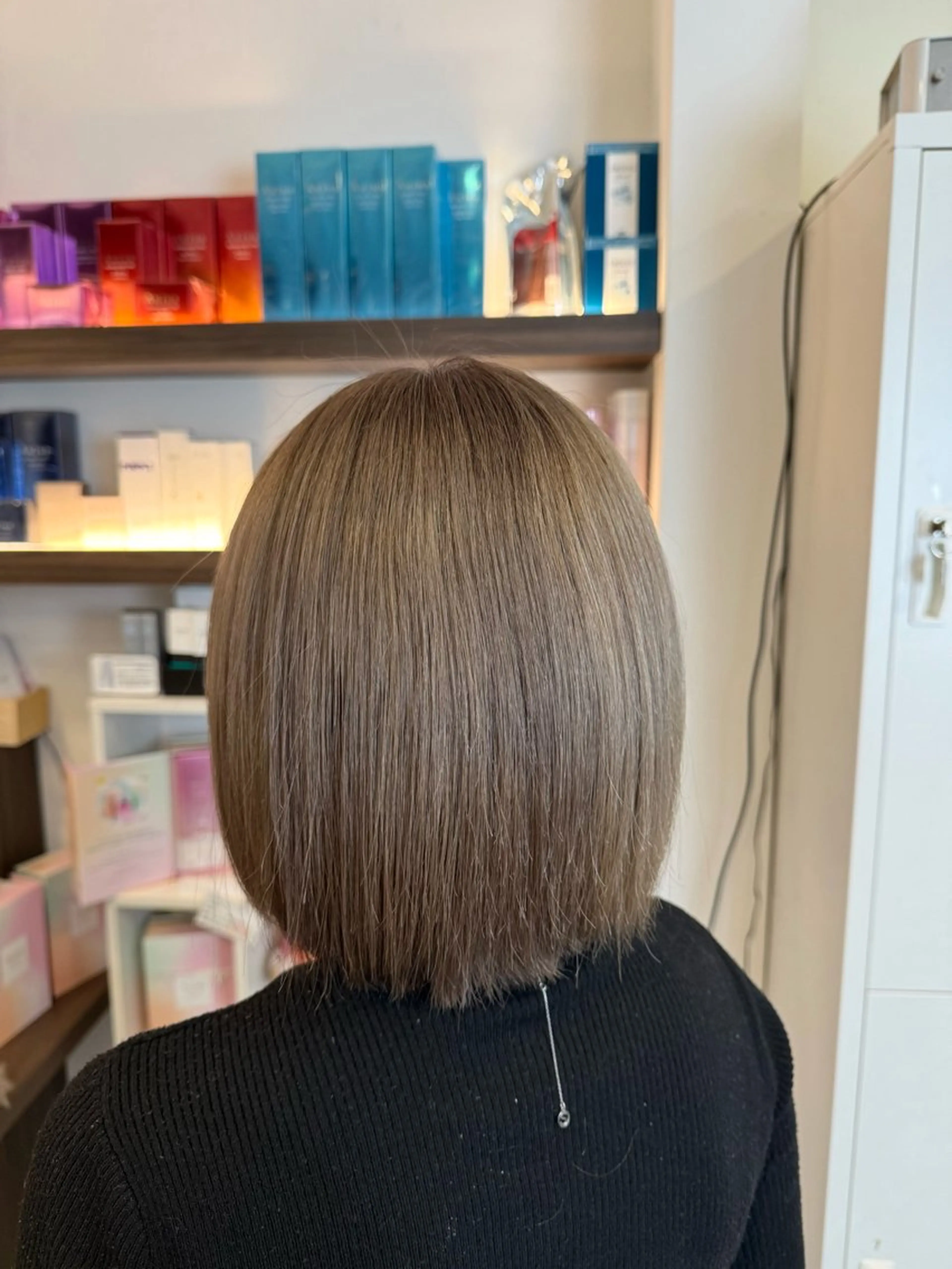 ショート カラー ベージュカラー ミルクティーベージュ Grandoll Luxe所属・大神 鈴夏のヘアスタイル