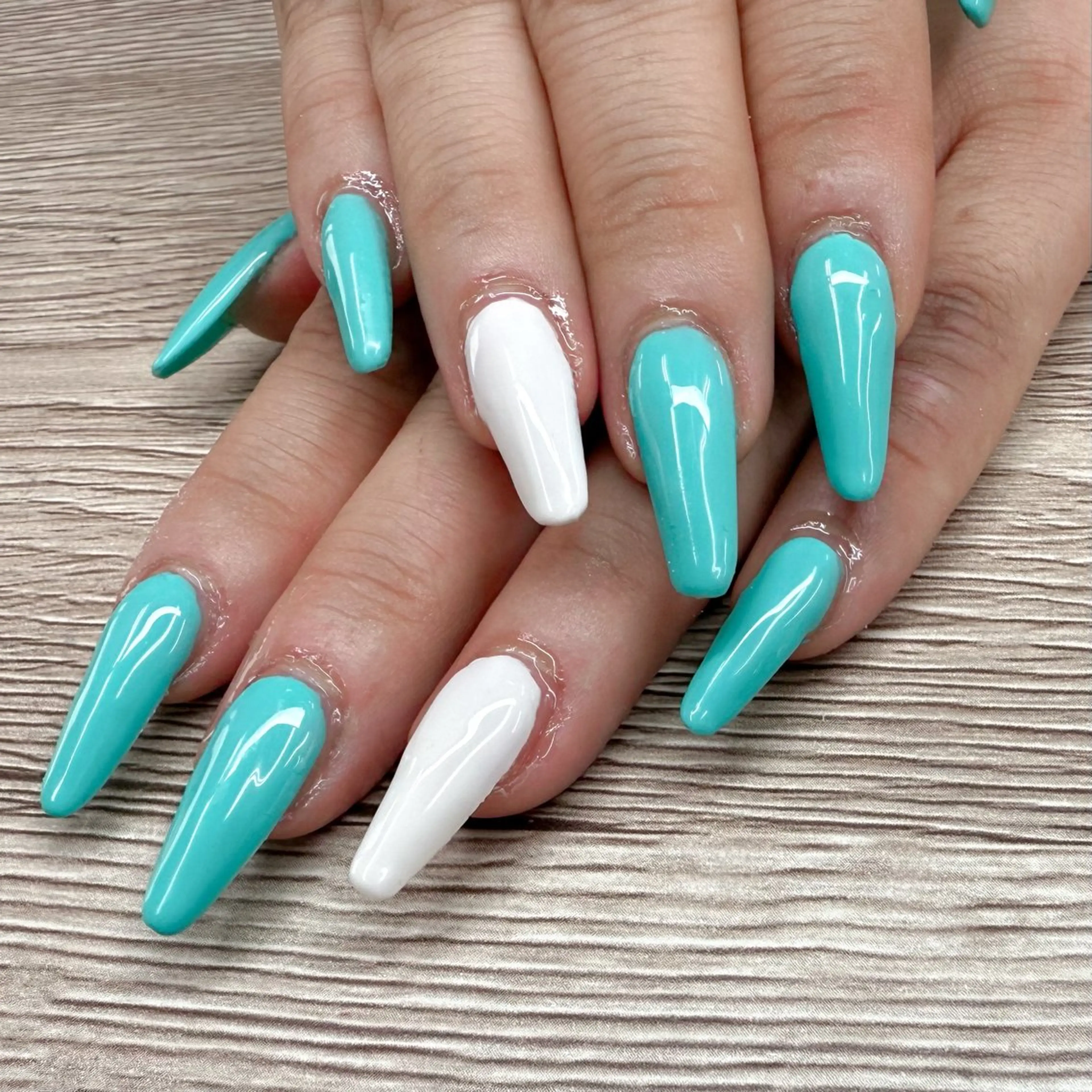 ネイル ブルー ハンドネイル 松山 碧のエステ・リラクイメージ