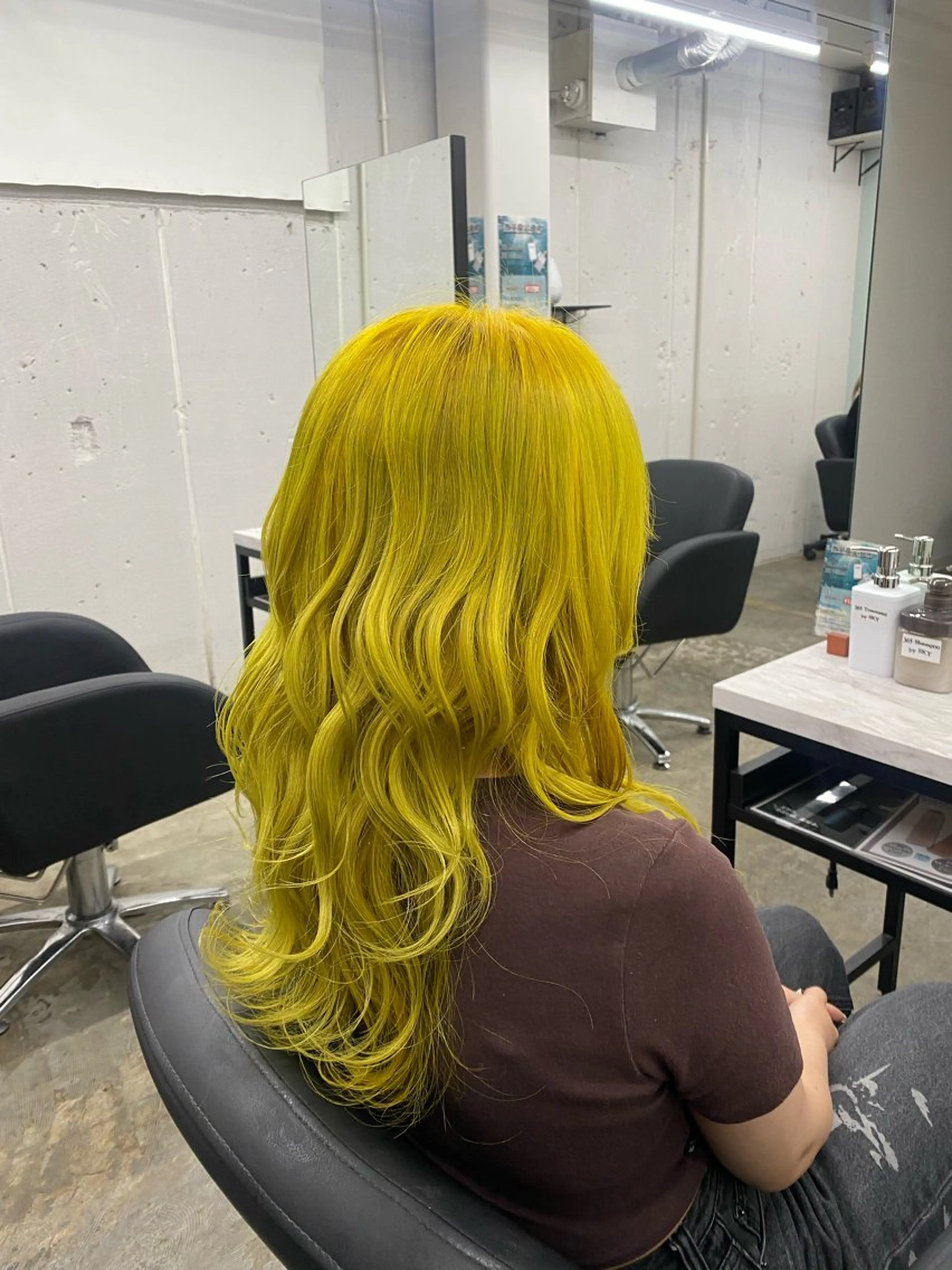 セミロング カラー 💛最強ハイトーン 🐝chan🍯のヘアスタイル