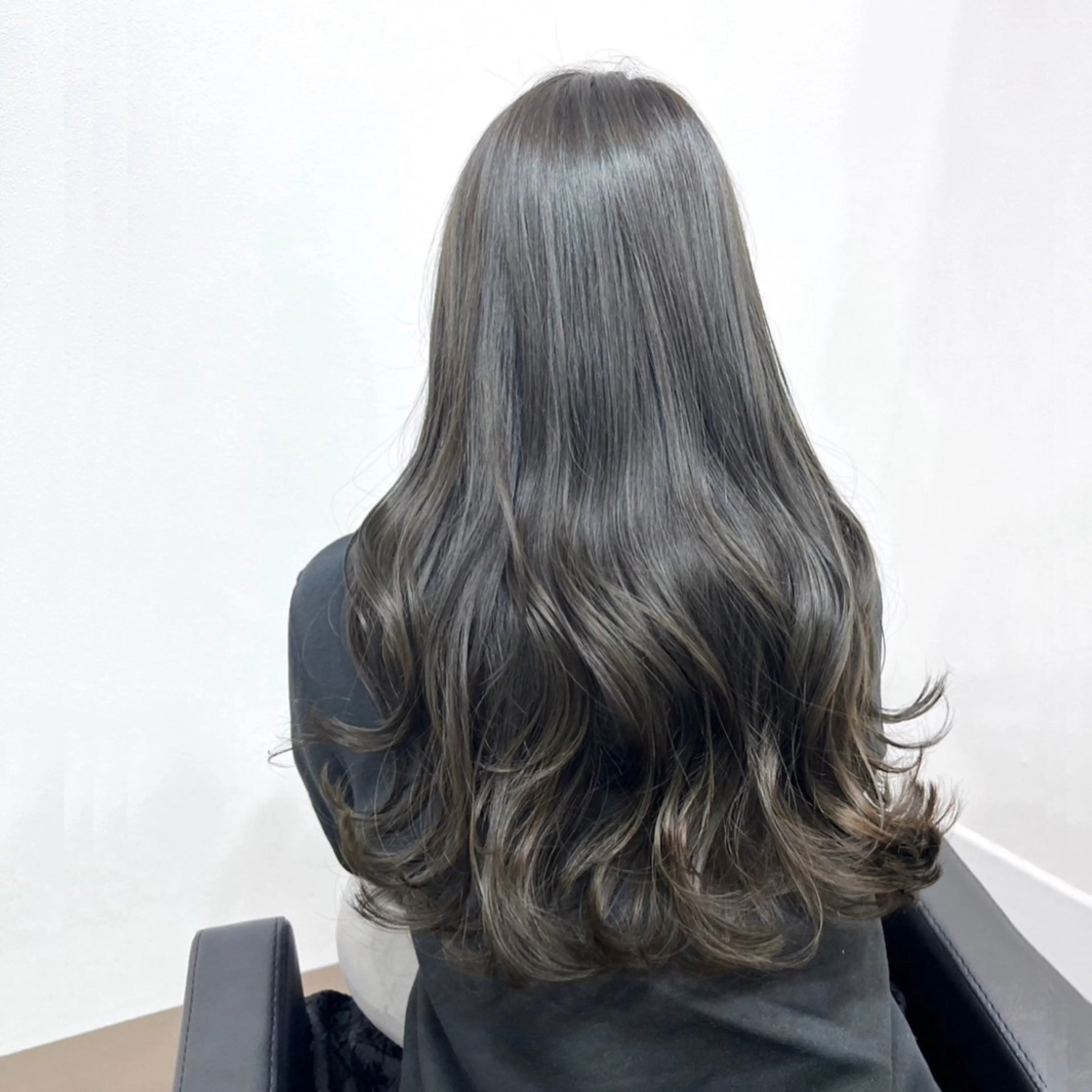 ロング カラー 加藤 詩流のヘアスタイル