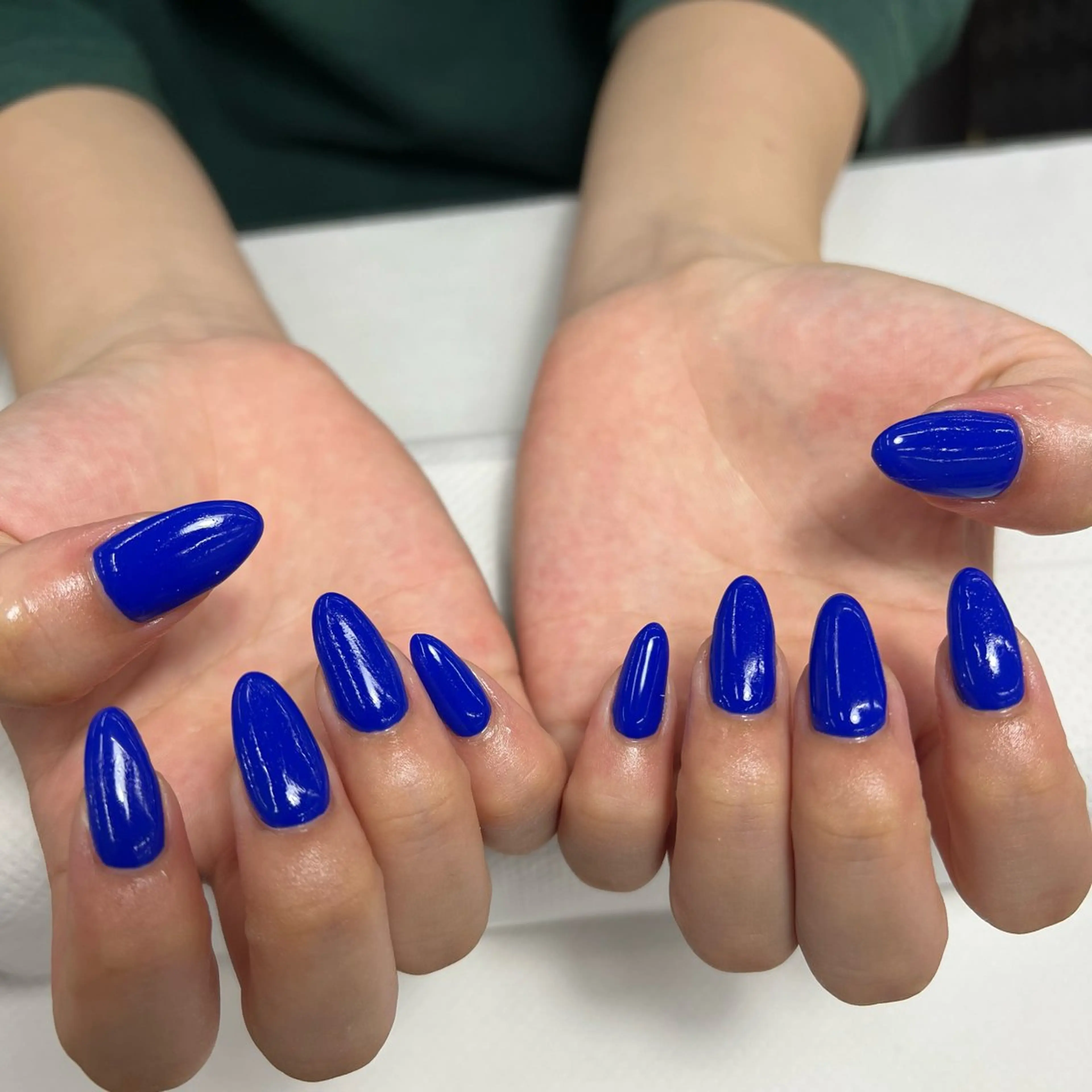 ネイル ブルー 【MAXKELLY】 KOBIKI🐾のネイルデザイン