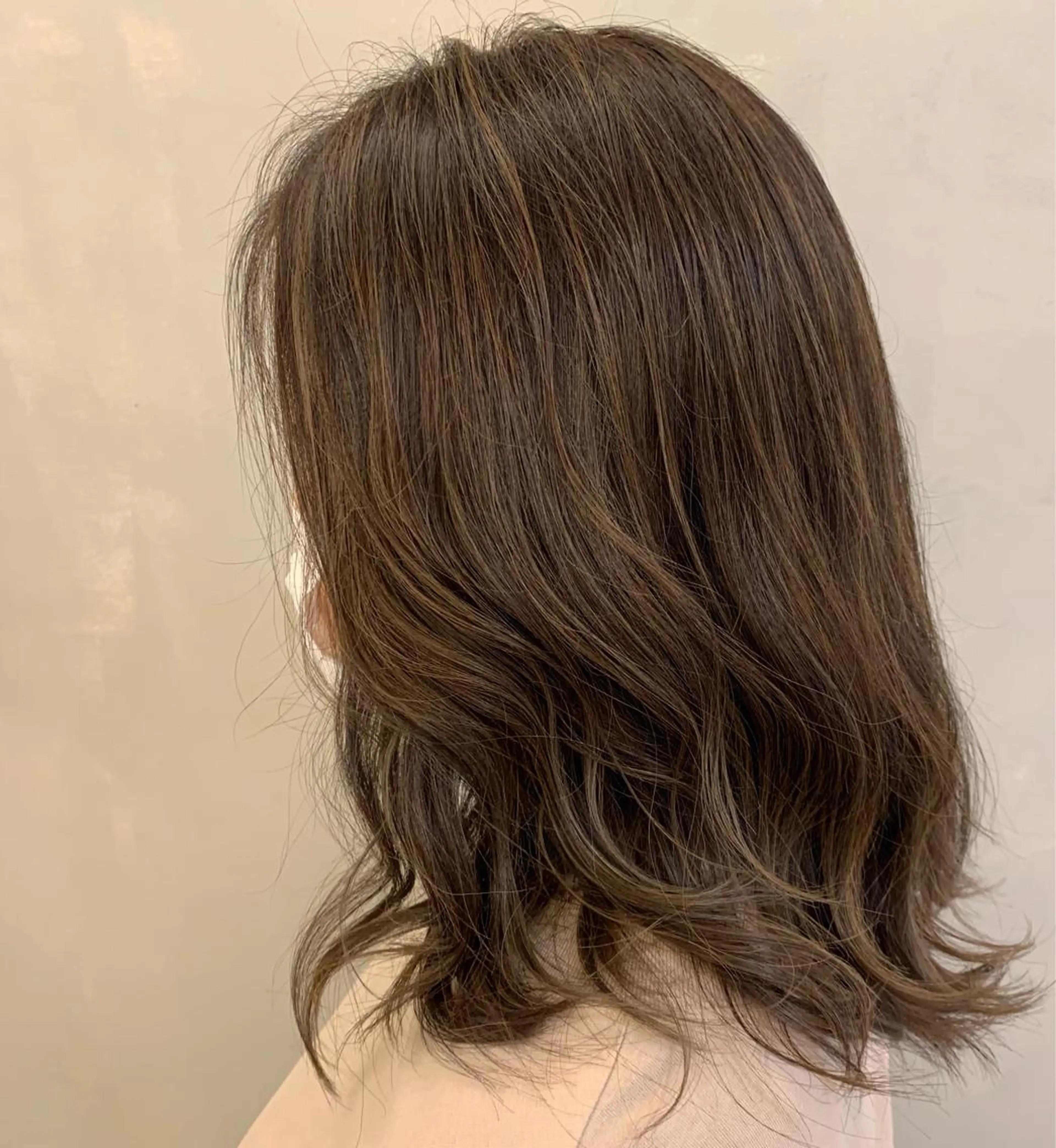 カラー Dali 若松　朋美のヘアスタイル