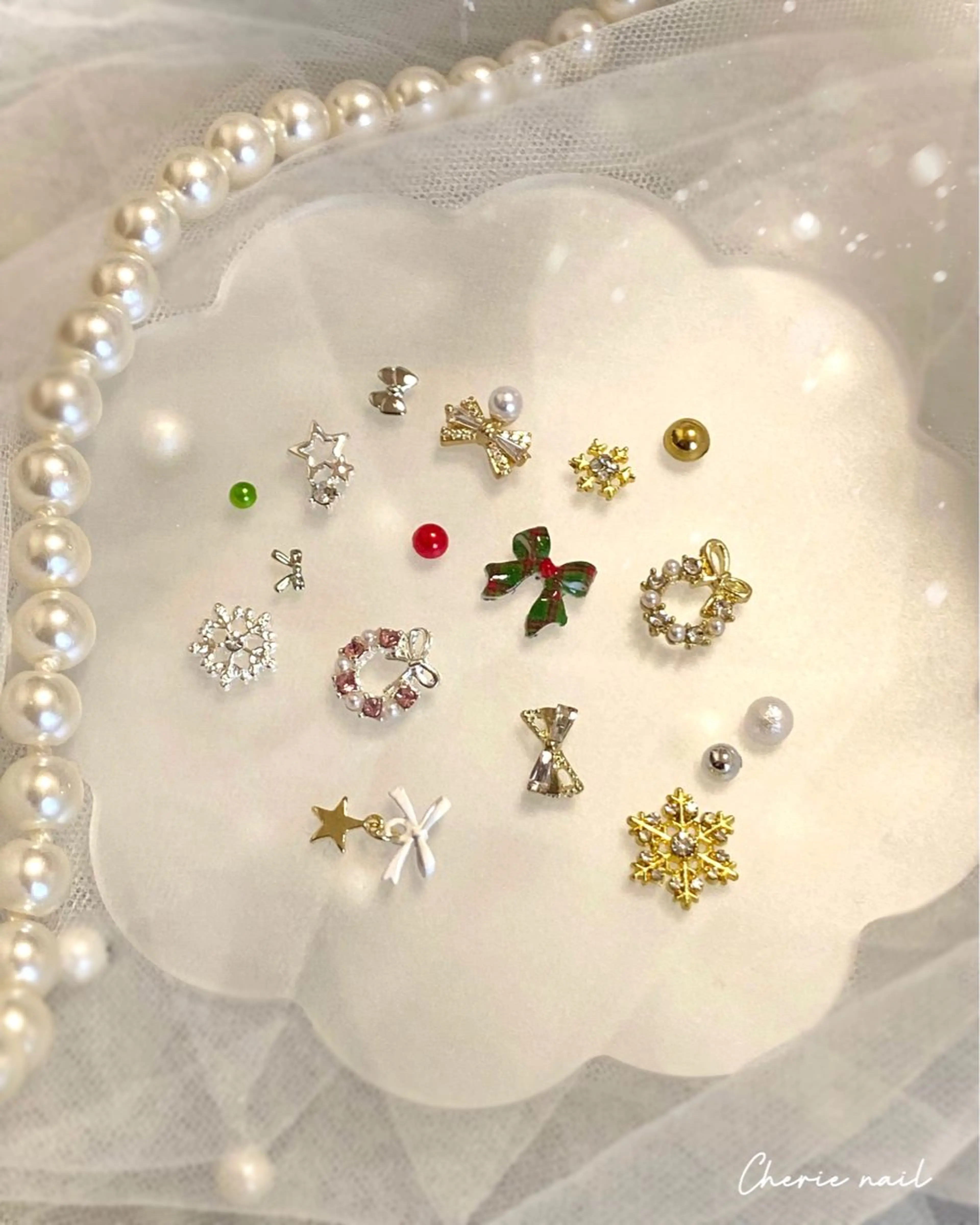 ネイル アートネイル ジェルネイル リボン 冬ネイル クリスマス ハンドネイル Cherienail yunaのネイルデザイン