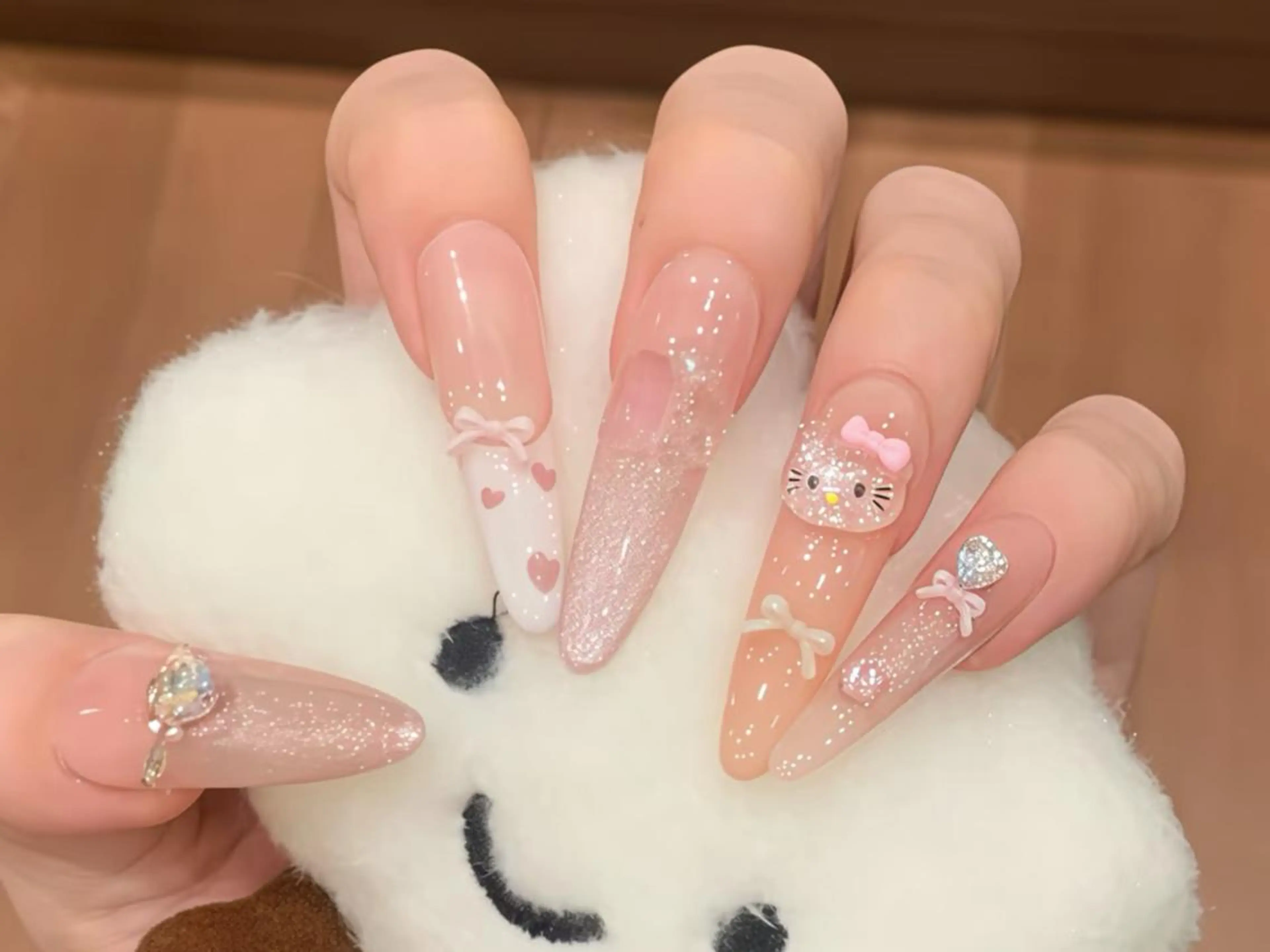 ネイル ゴージャス グラデーション キラキラネイル ラメ(グリッター) ラメグラデーション ハンドネイル ハンドケア 💕Miya 💕のネイルデザイン