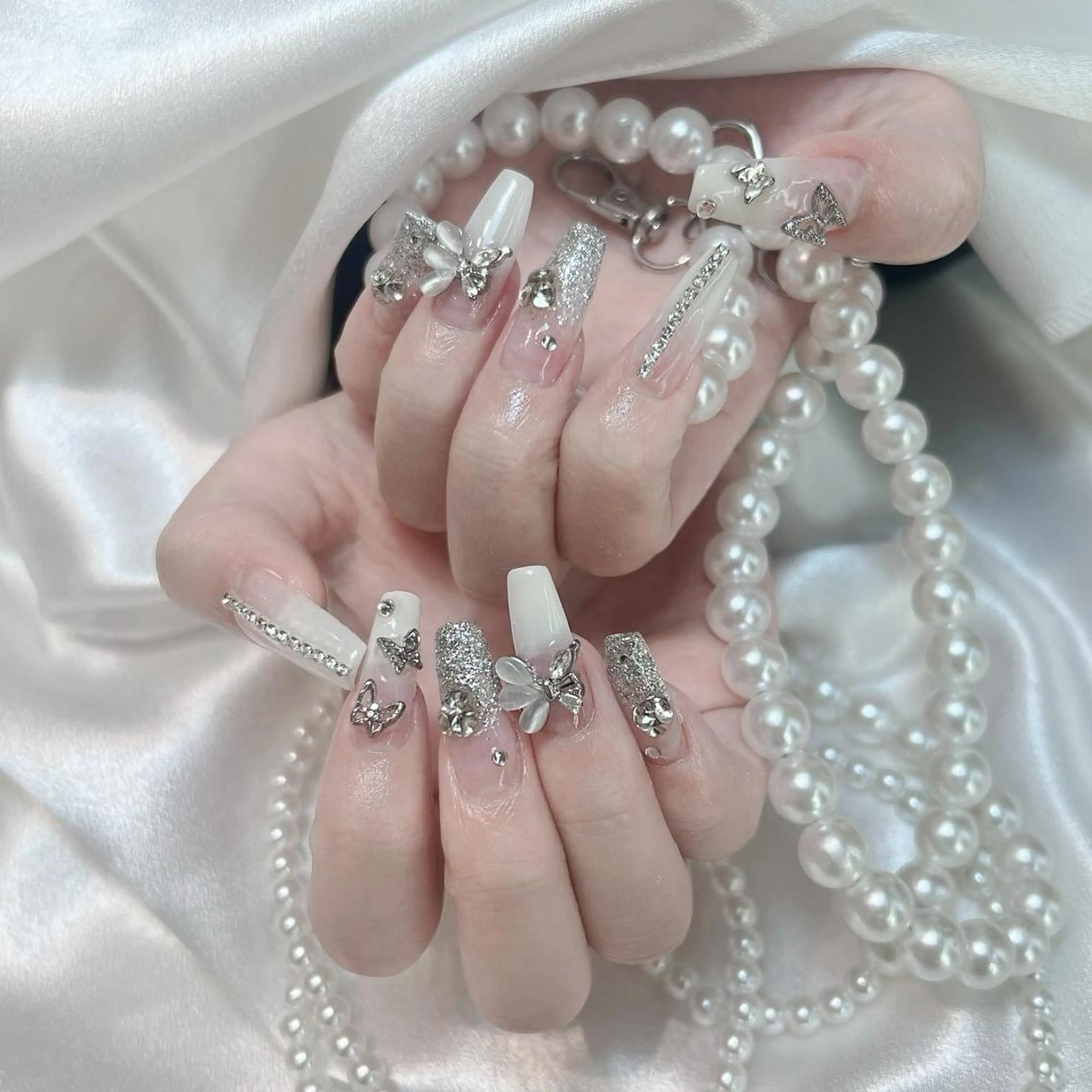 ネイル RAFFINE 月🦋🩵のネイルデザイン