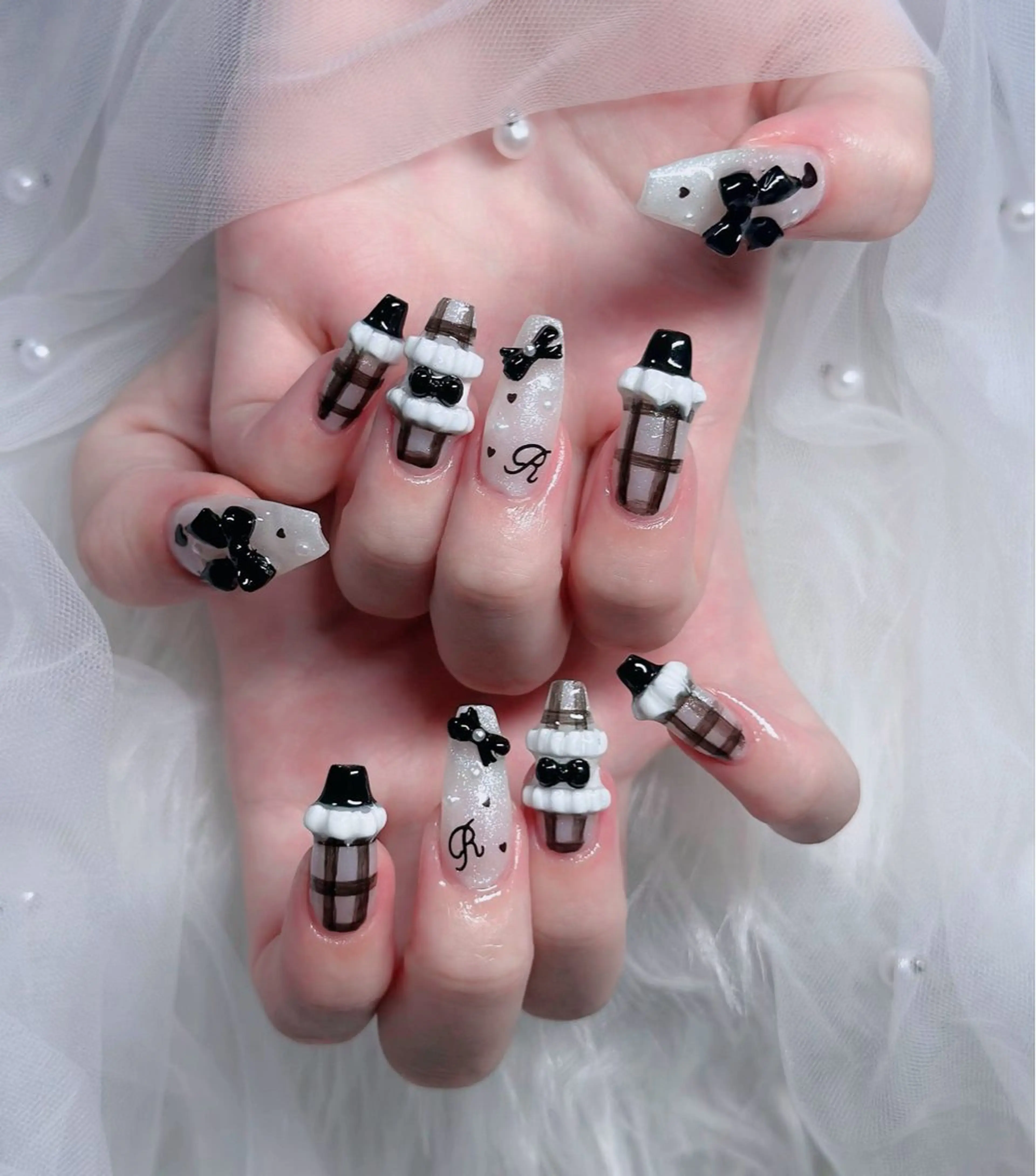 ネイル フレンチネイル ジェルネイル ガラスフレンチ ハロウィン ハート ハンドネイル H.baby Nail Salonのネイルデザイン