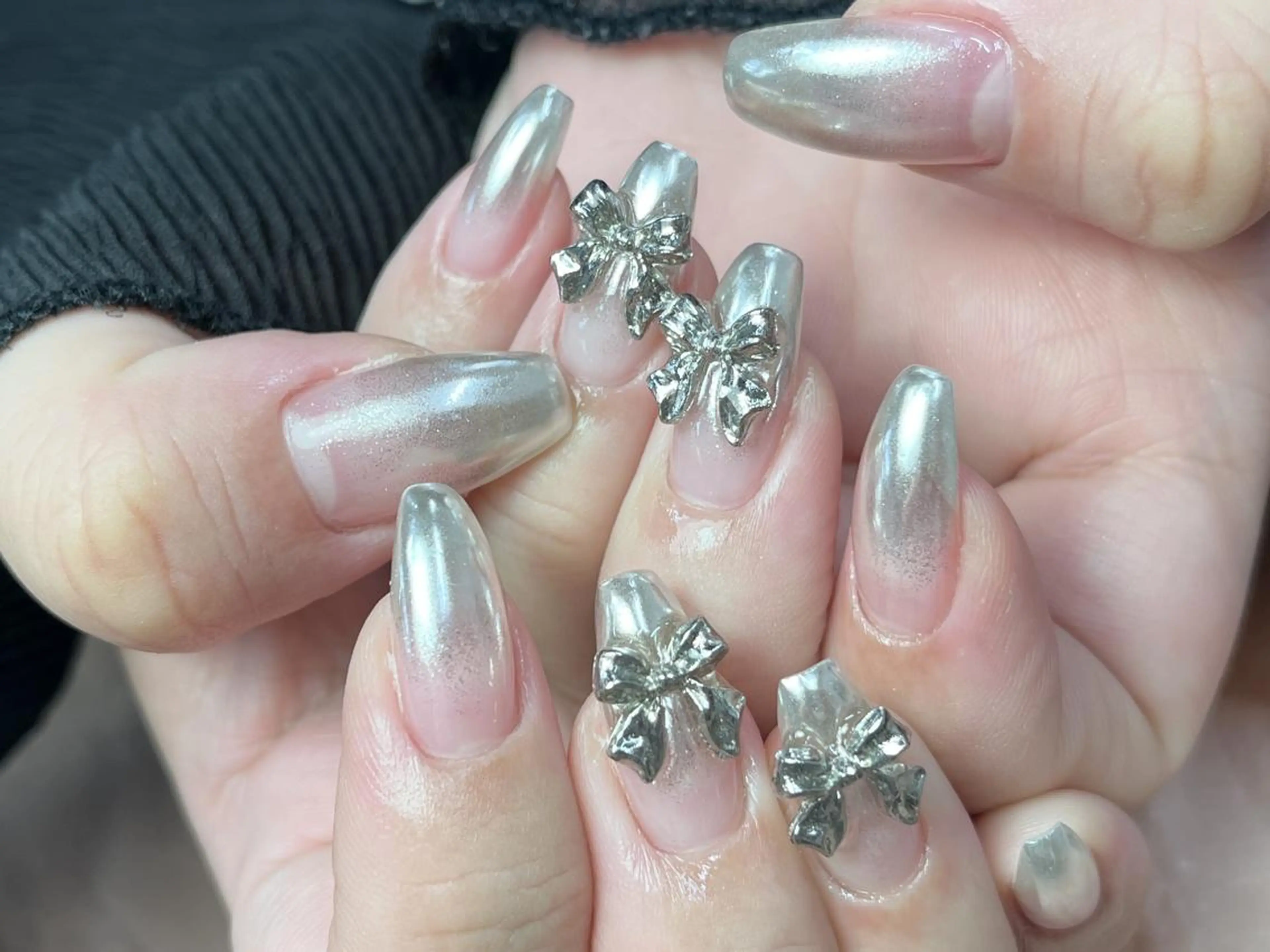 ネイル ゴージャス リボン シルバー ハンドネイル ToliyDeliy Nail Salonのネイルデザイン