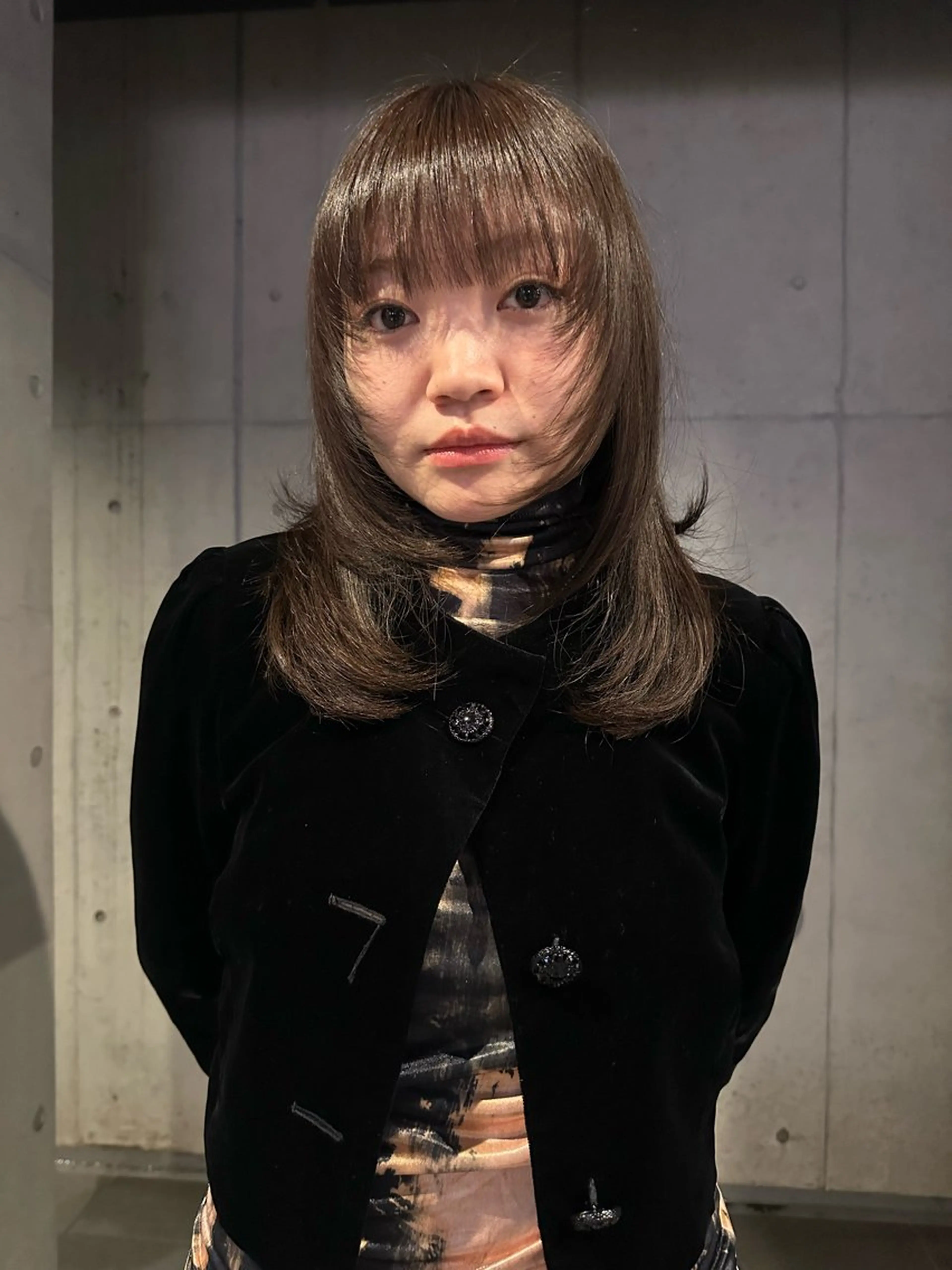 ミディアム カラー ミディアムレイヤー 顔まわりレイヤー レイヤーカット カット ヘアカラー 《ウルフ/レイヤー/ 似合わせ》山本祐輔のヘアスタイル