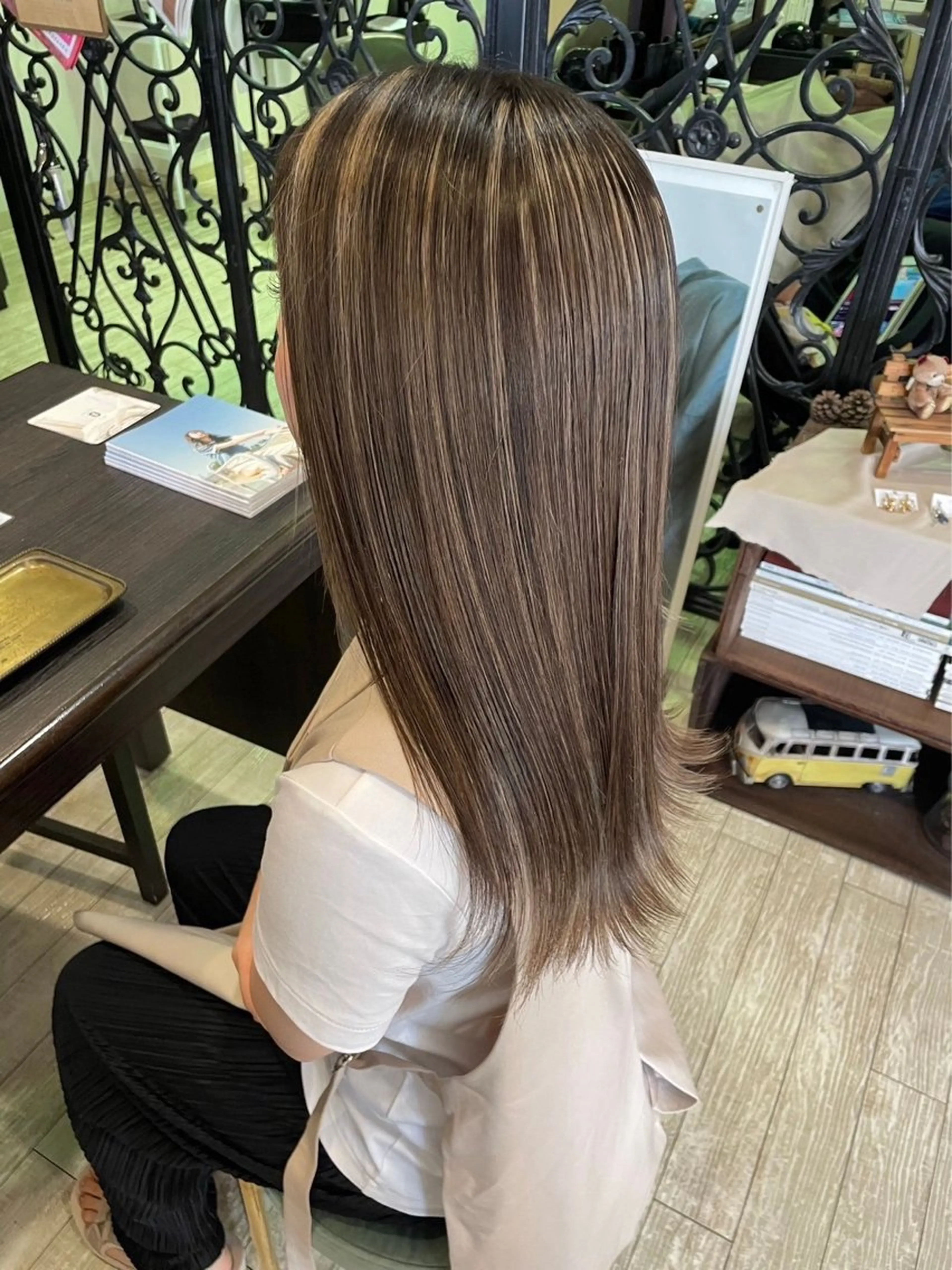 セミロング カット ヘアカラー トリートメント 極上髪質改善 宮内開星のヘアスタイル