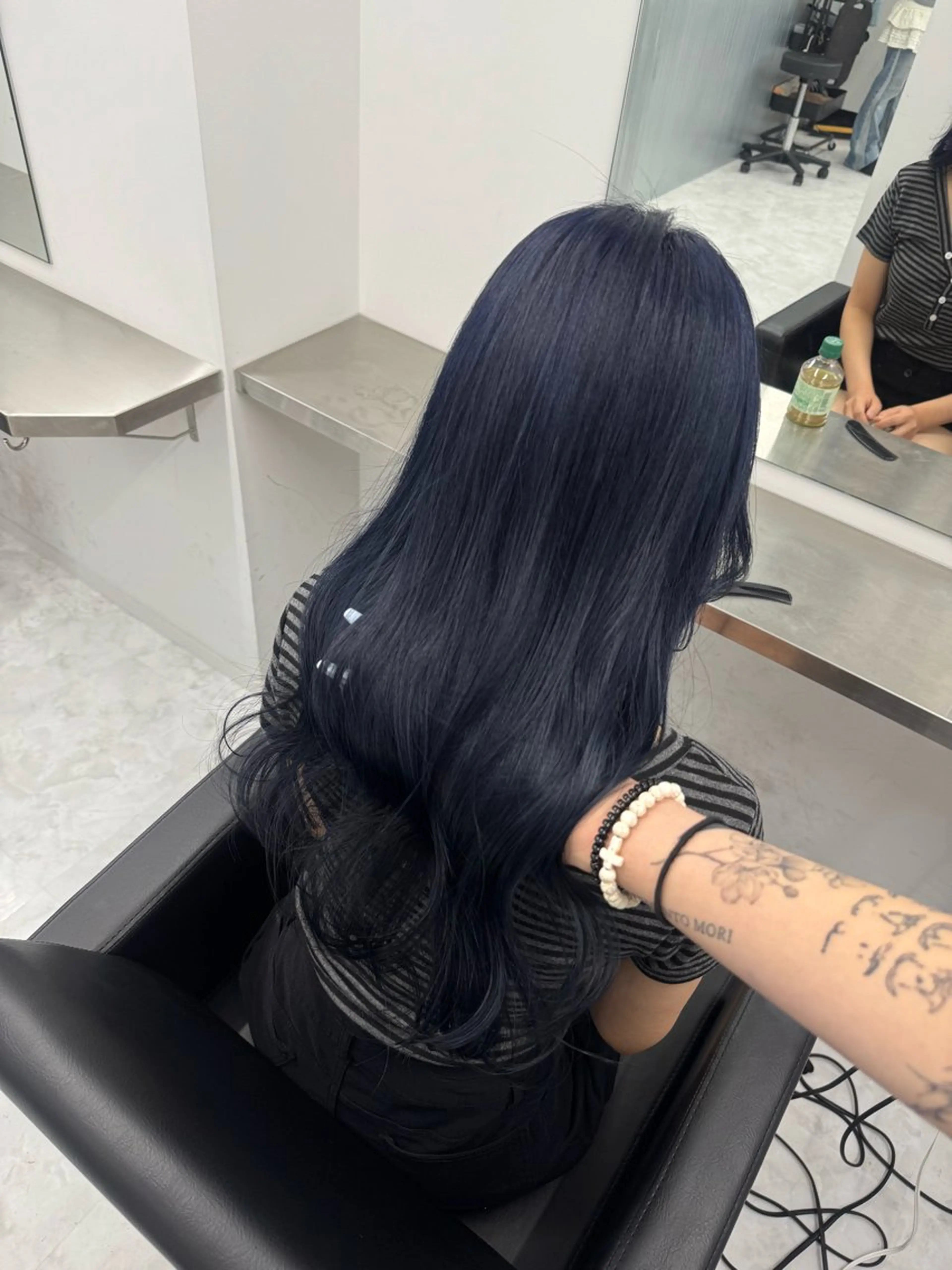 ロング カラー ネイビーカラー ヘアカラー トリートメント 透明感/ 艶ハイトーン/梨桜のヘアスタイル