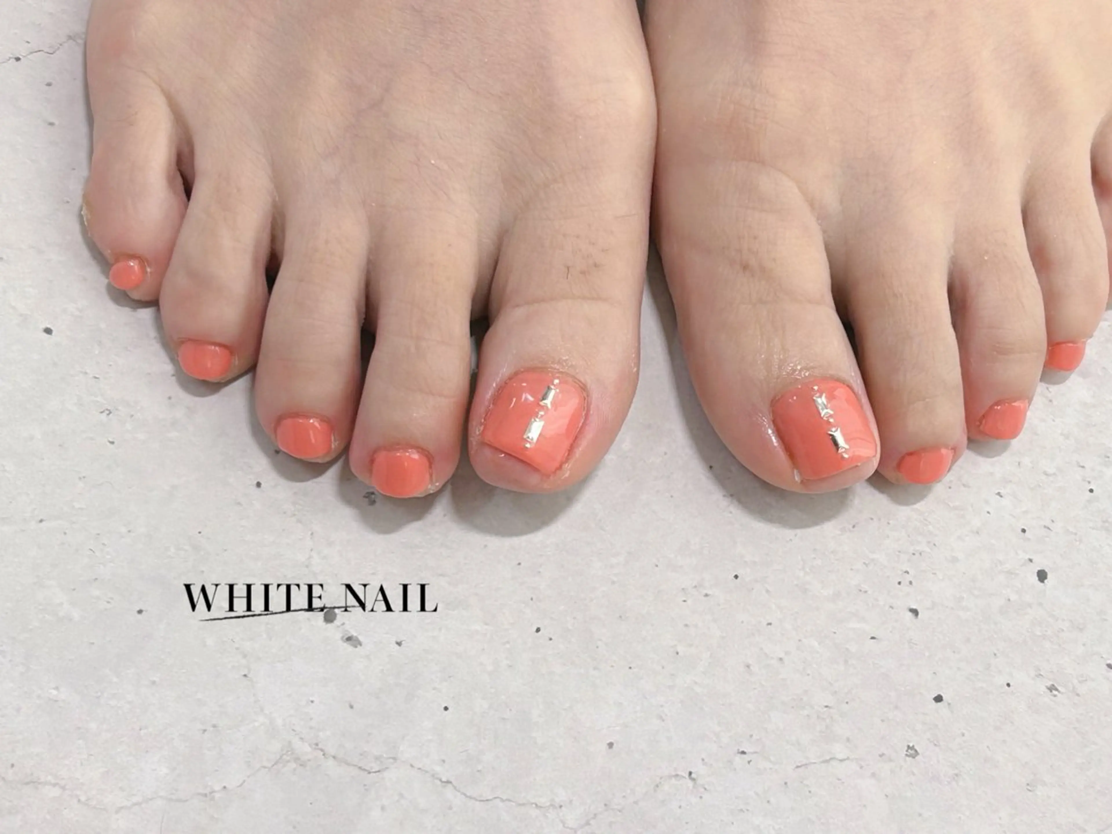 ネイル シンプルネイル フットネイル WHITE NAIL ホワイトネイルのネイルデザイン