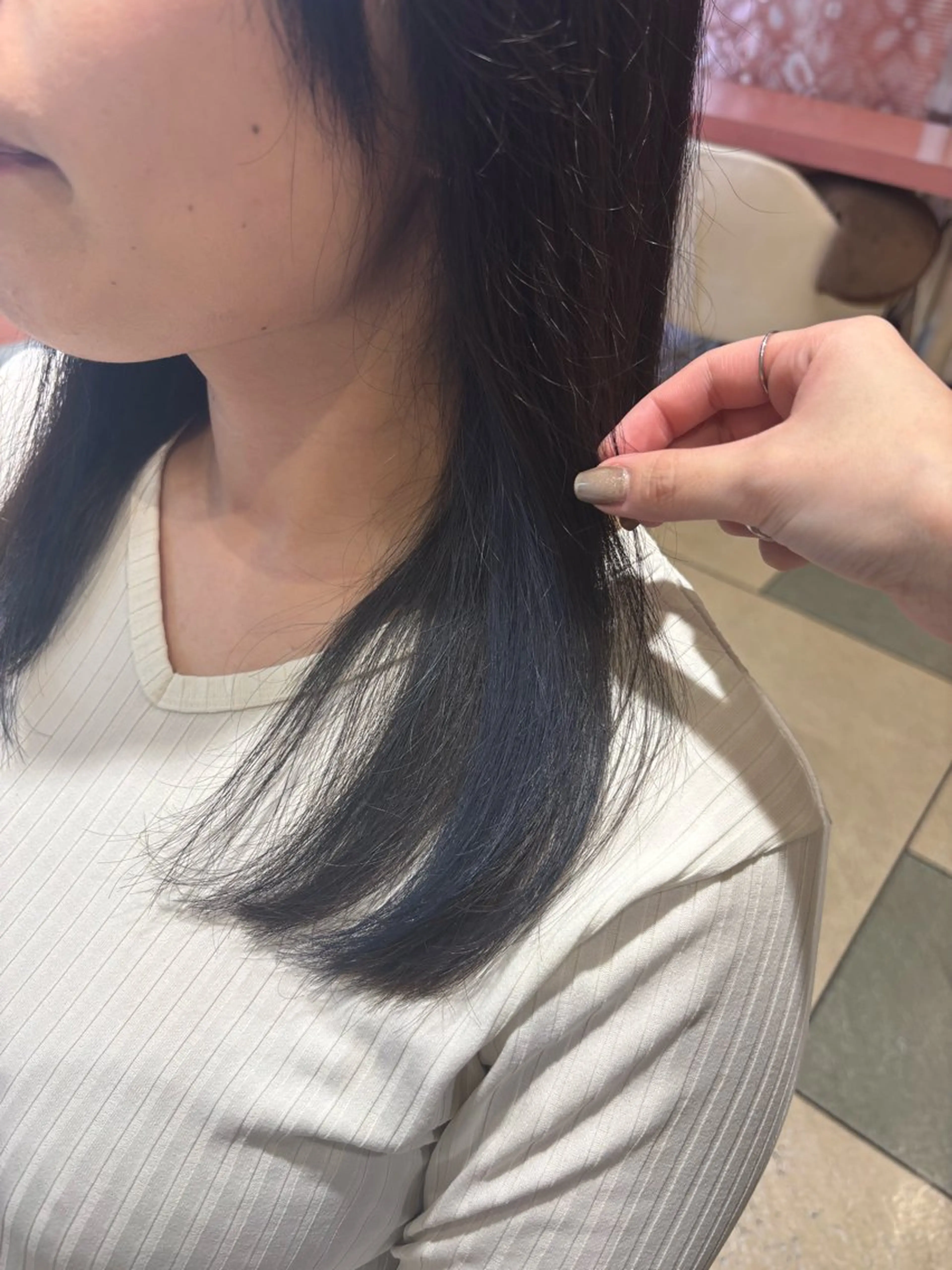 セミロング カラー ヘアカラー トリートメント ベージュカラー⌇﻿ くびれヘア.𐙚心音のヘアスタイル