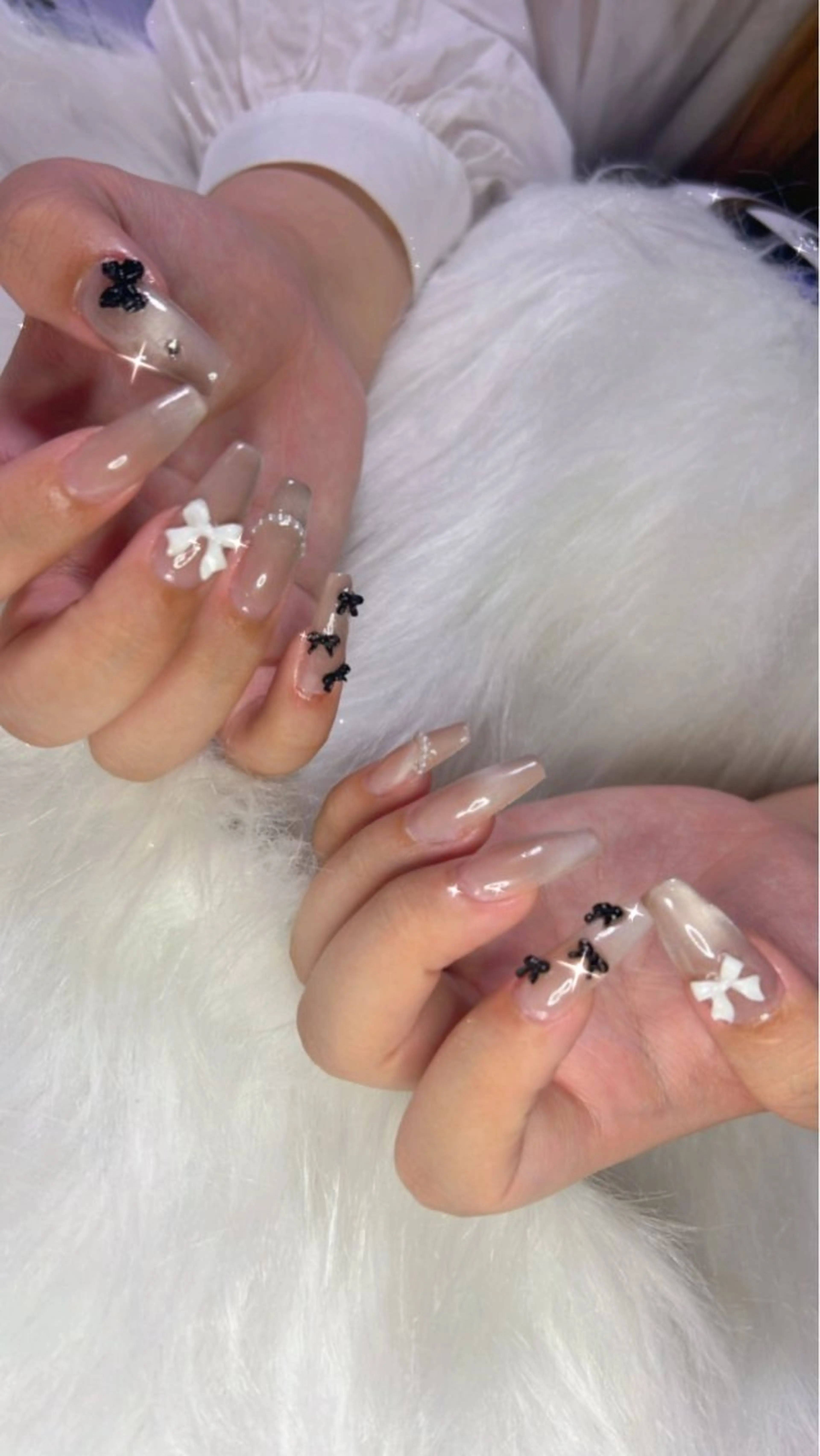 ネイル マグネットネイル リボン ハンドネイル OPHELIA 𓃛のネイルデザイン