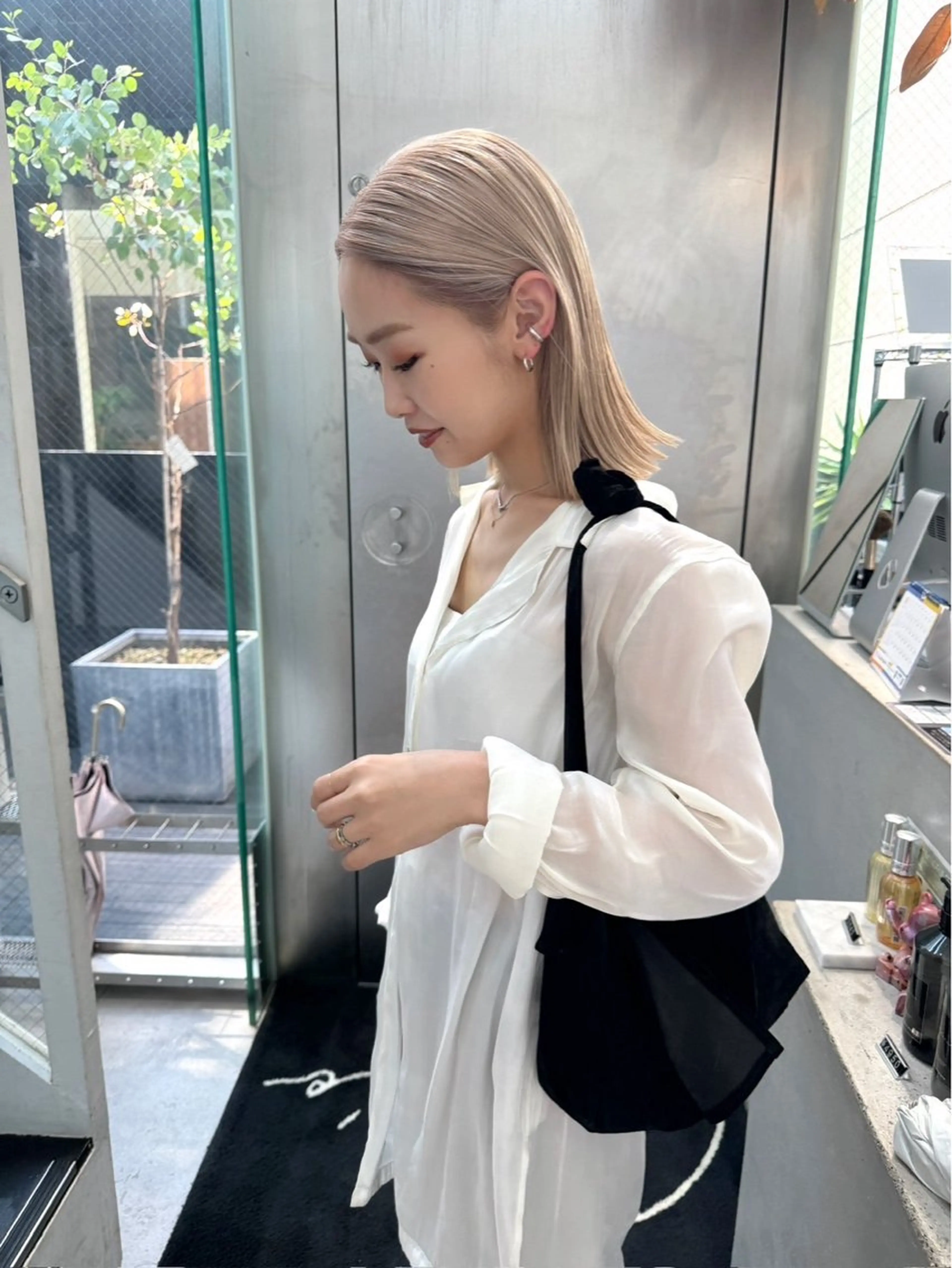 ミディアム カラー ベージュカラー ブロンド ブロンドベージュ ボブ カット ヘアカラー トリートメント CHERIEブリーチ ダブルカラー　天神のヘアスタイル