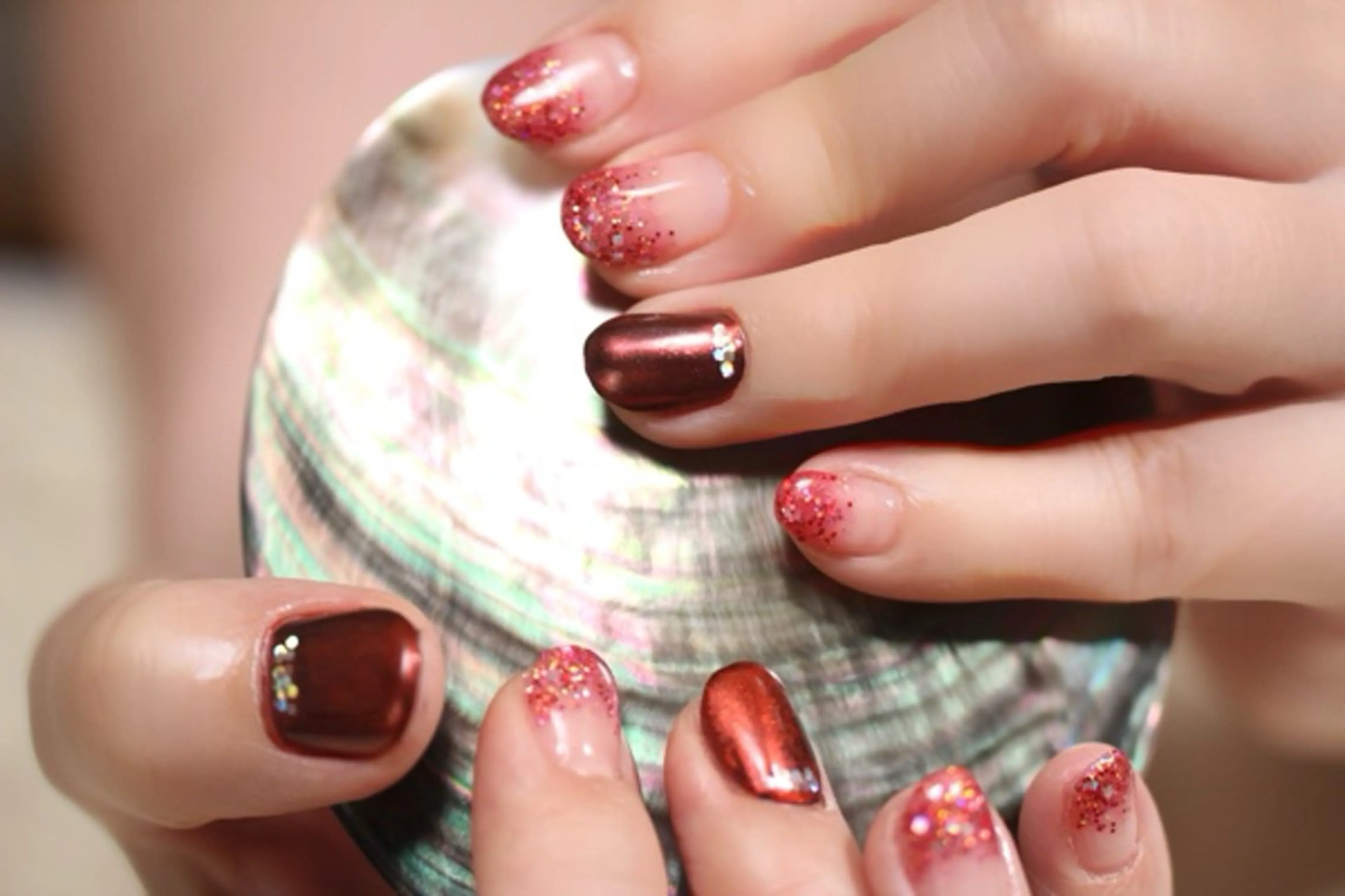 ネイル ジェルネイル グラデーション ラメ(グリッター) ラメグラデーション ミラーネイル ママリンド　志村坂上店所属・しみ えんのネイルデザイン