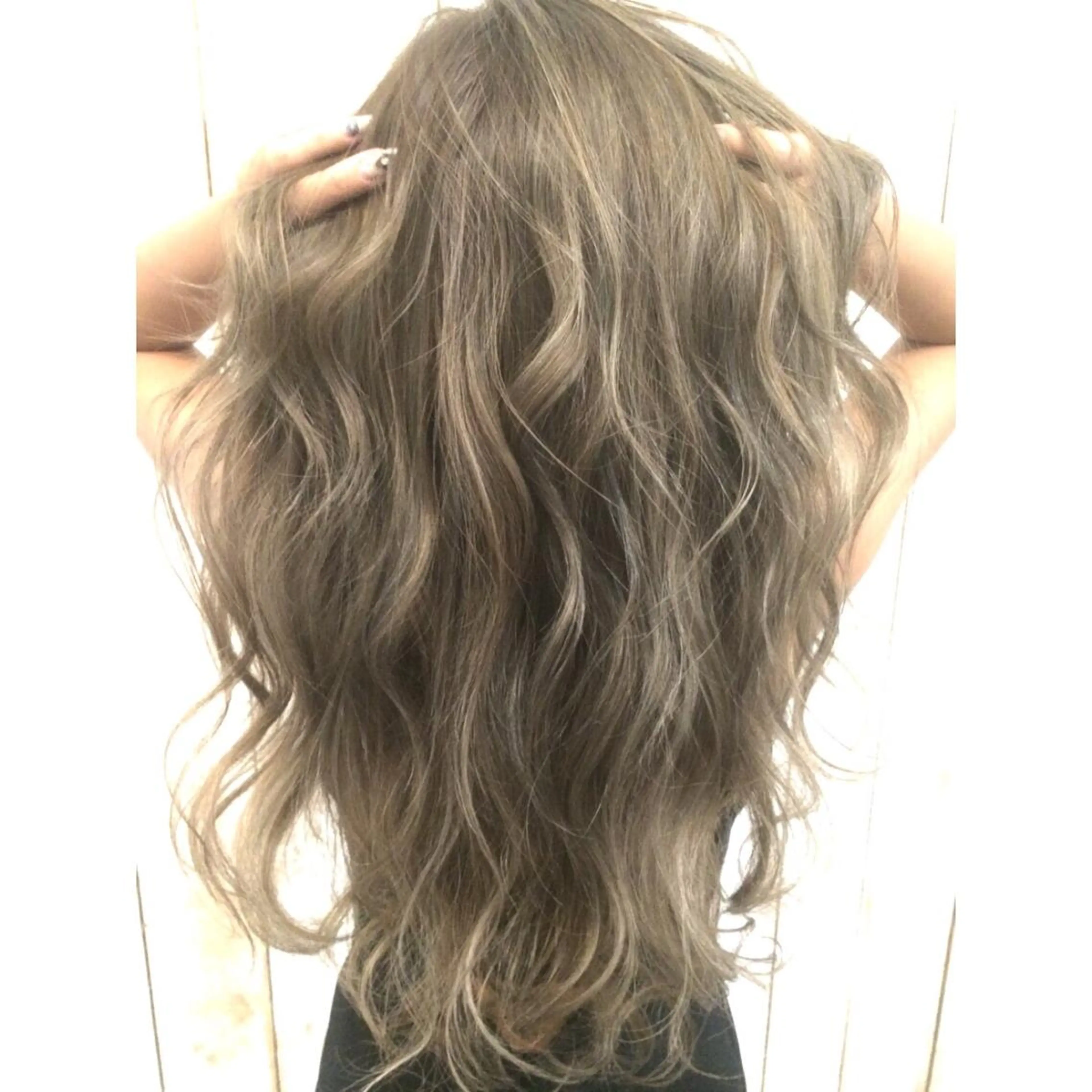 ロング カラー ベージュカラー ハイライトカラー 3Dハイライト ハイライト ヘアカラー トリートメント 井上 一平のヘアスタイル