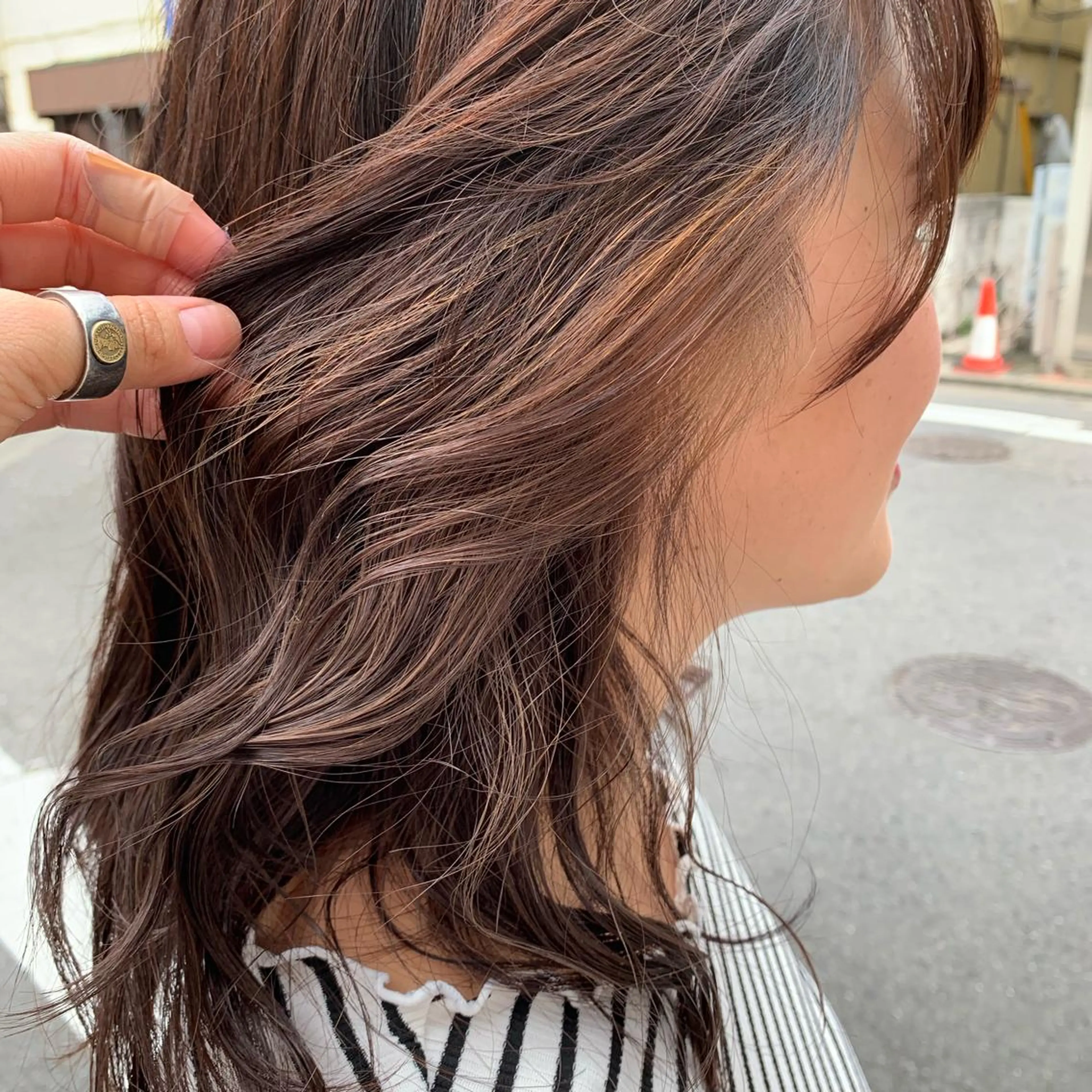 ミディアム カラー ヘアアレンジ サナ🌱 切りっぱなしボブのヘアスタイル