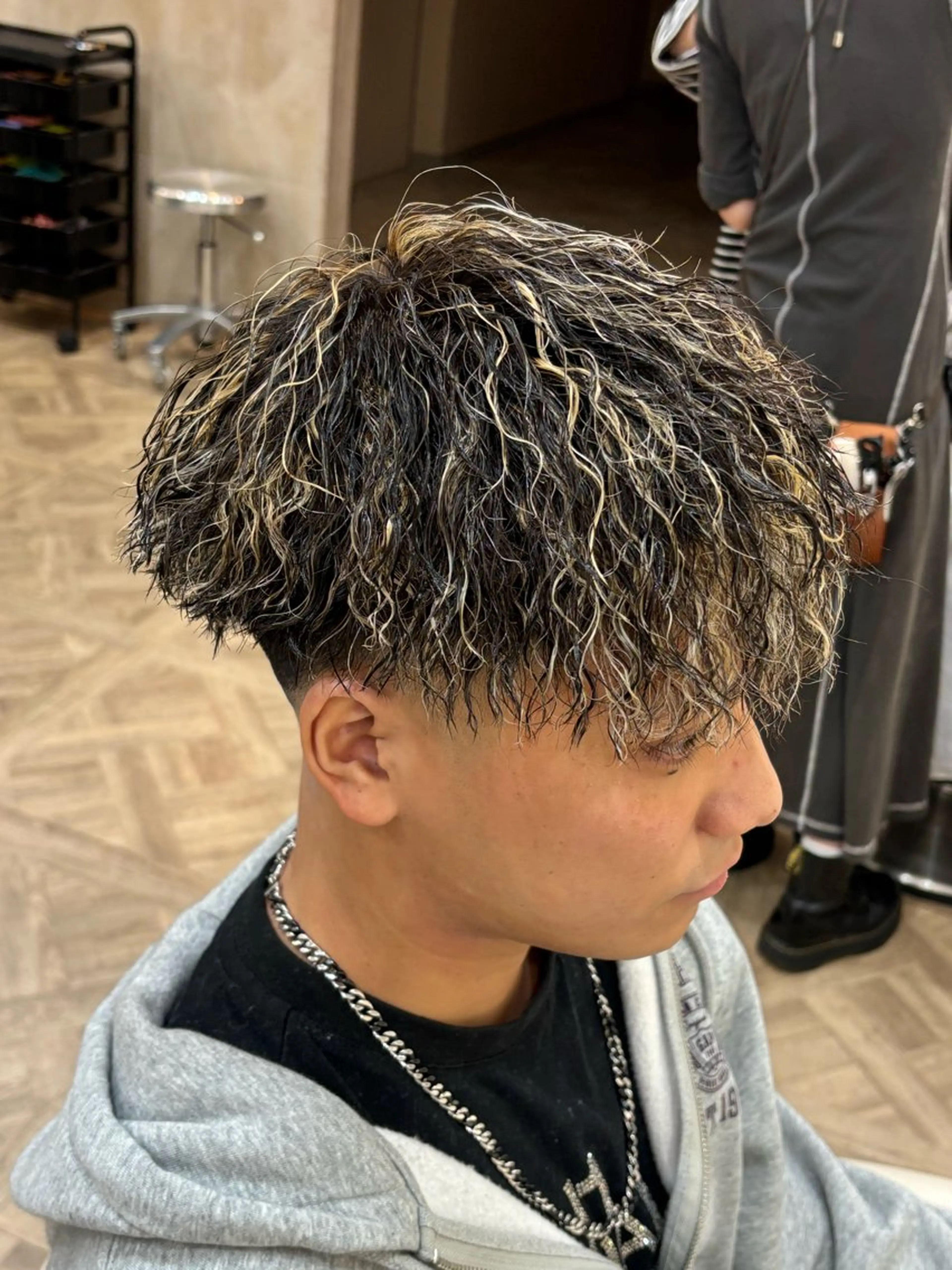 ショート カラー パーマ メンズ カット ヘアカラー パーマ パーマ職人DAIKI ツイスパ/波巻きのヘアスタイル