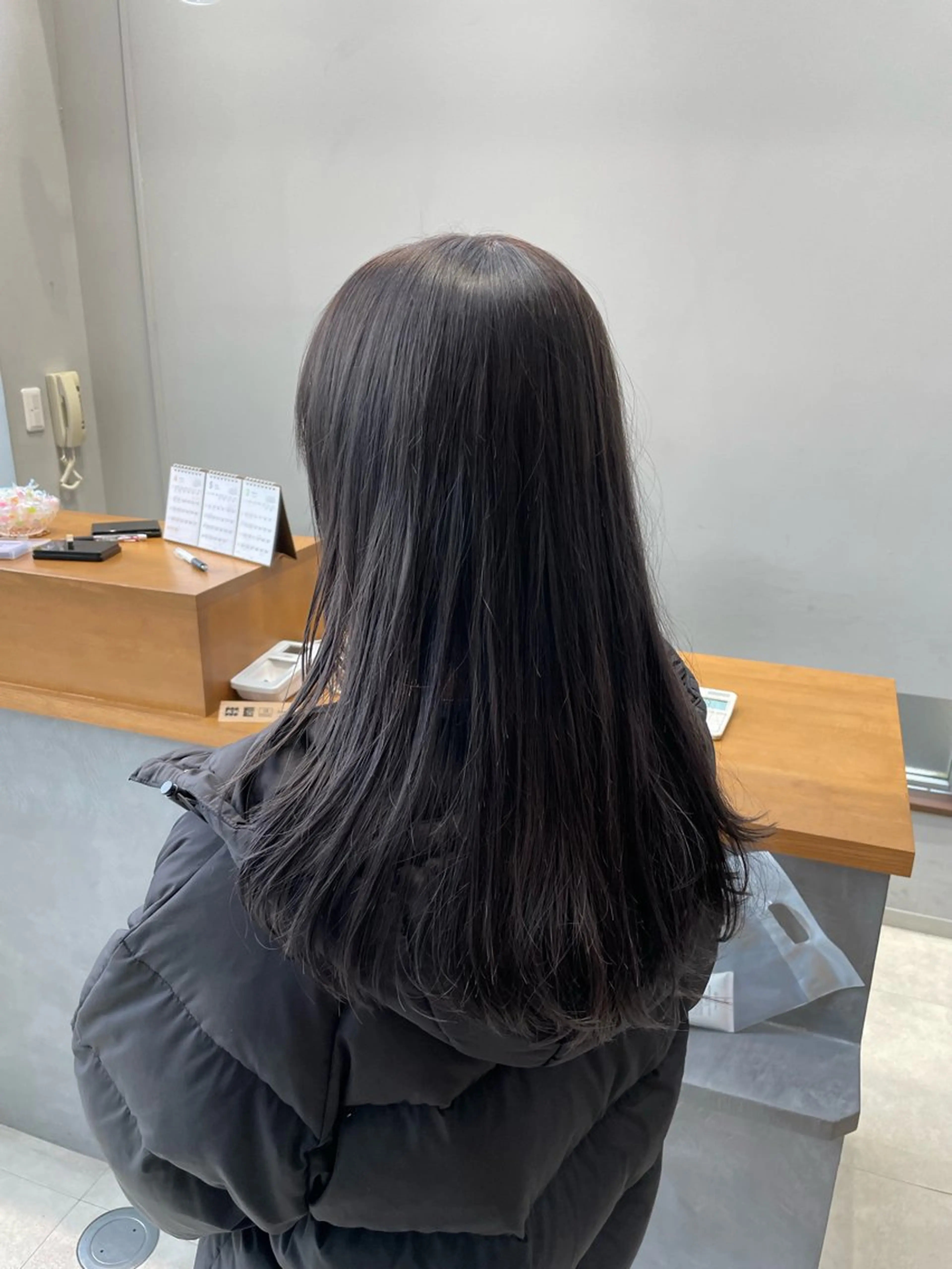 ロング カラー グレージュ 似合わせカット ヘアカラー エマ ピボット 中川店所属・富原崇太/切りっぱな しボブ/透明感カラーのヘアスタイル