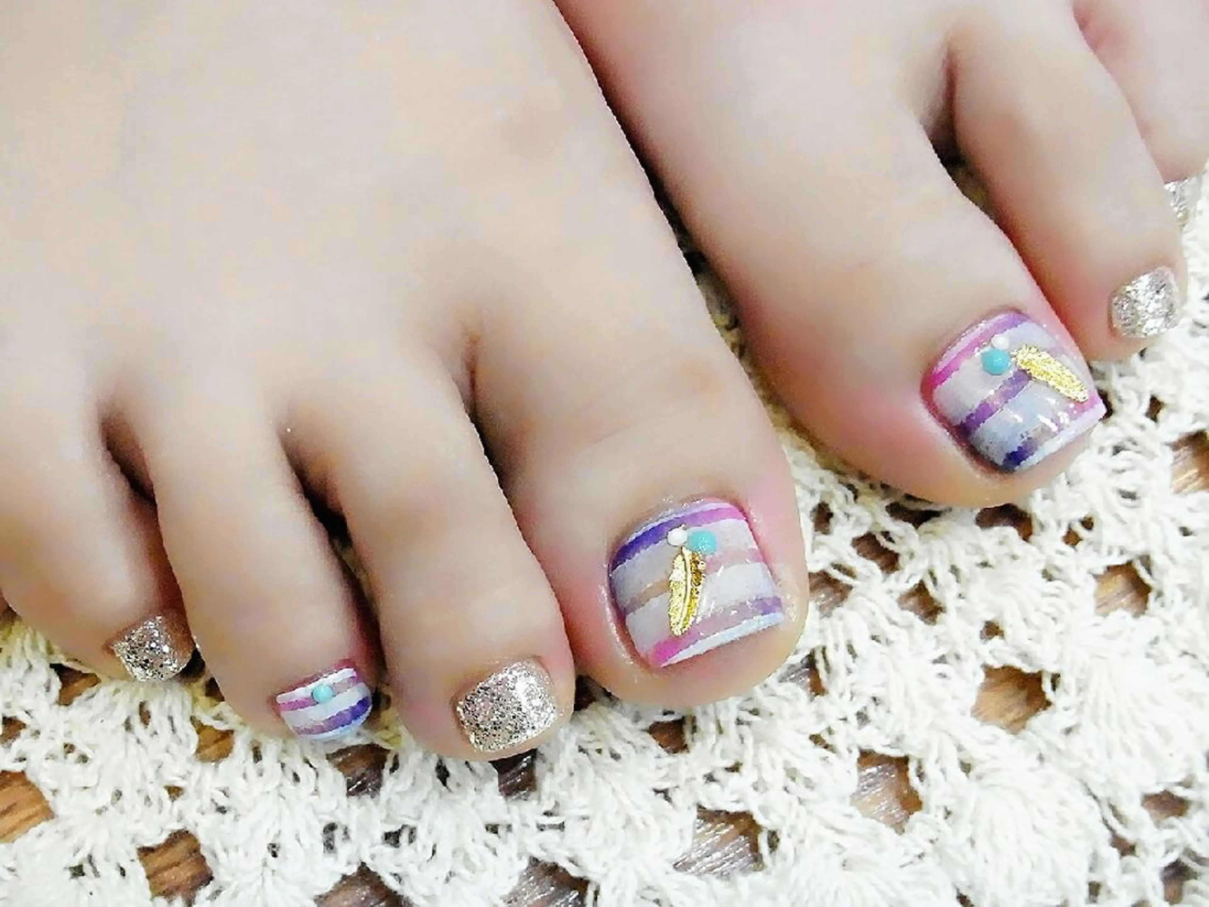 ネイル ボーダー フットネイル ゴールド 夏ネイル 古屋 勢子のその他イメージ