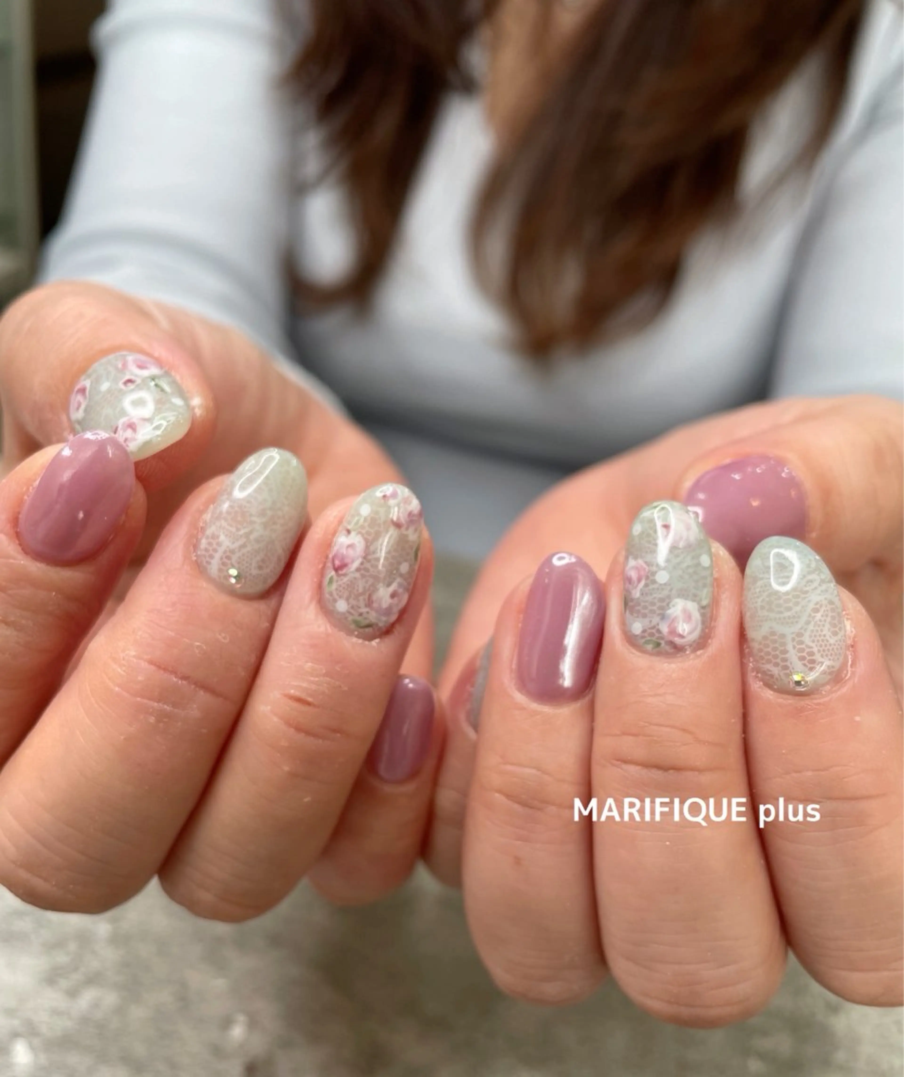 ネイル オーロラネイル フラワーネイル ガーリー レース 春ネイル ハンドネイル ma riのネイルデザイン
