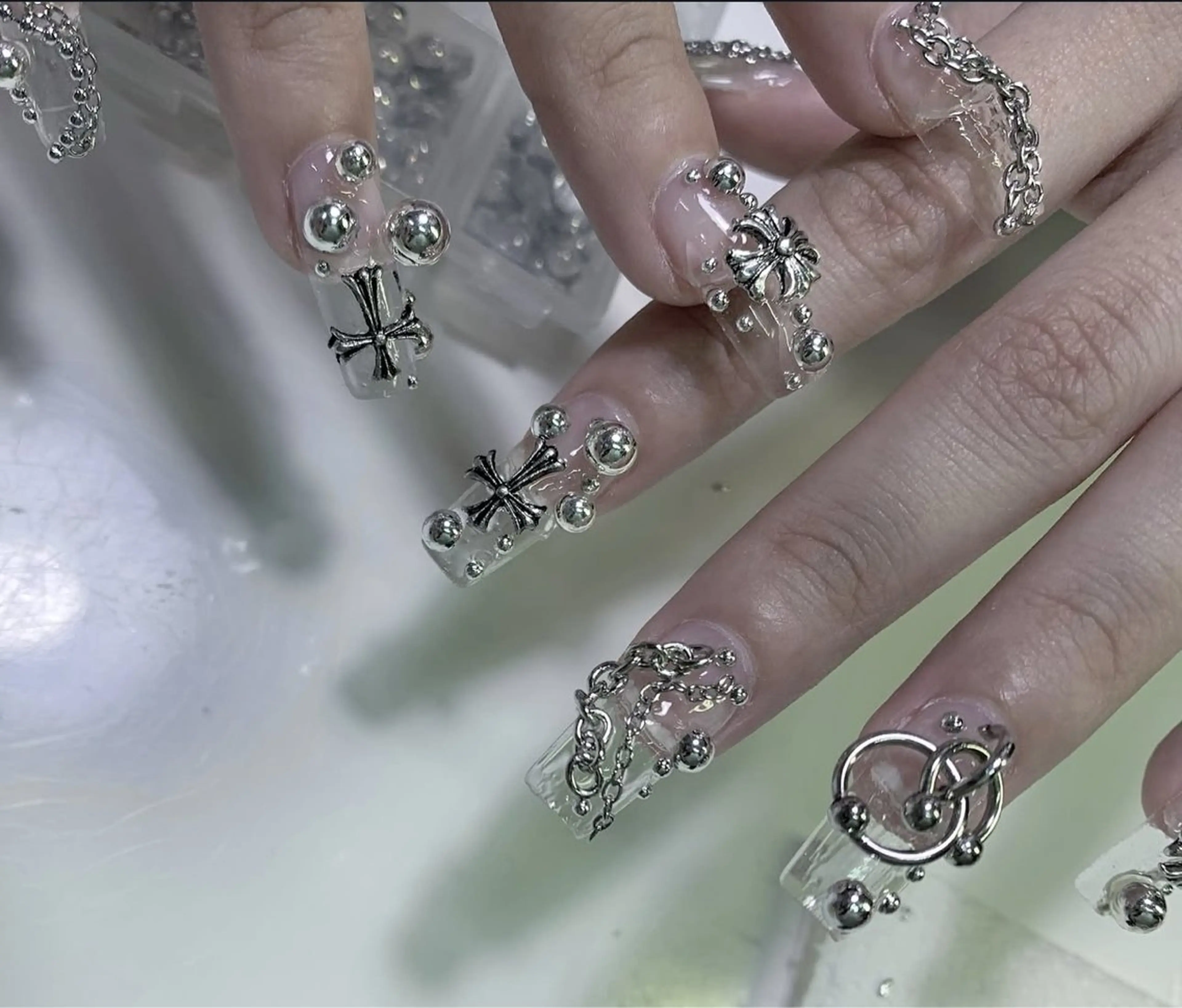 ネイル フレンチネイル ジェルネイル ガラスフレンチ ハロウィン ハート H.baby Nail Salonのネイルデザイン