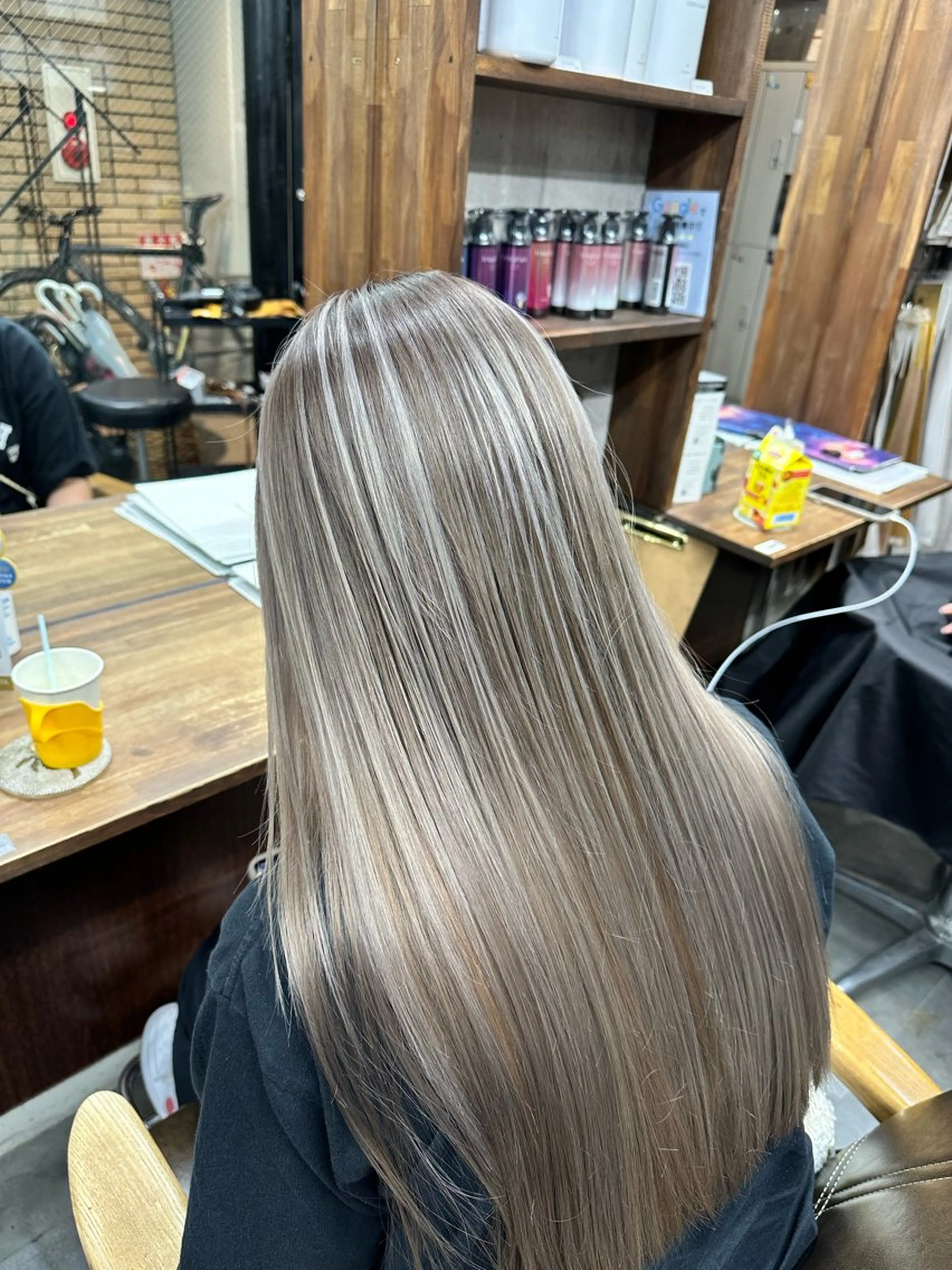 ロング カラー カット ヘアカラー トリートメント ヘアセット 難波ブリーチカラー 伊藤洋輝のヘアスタイル