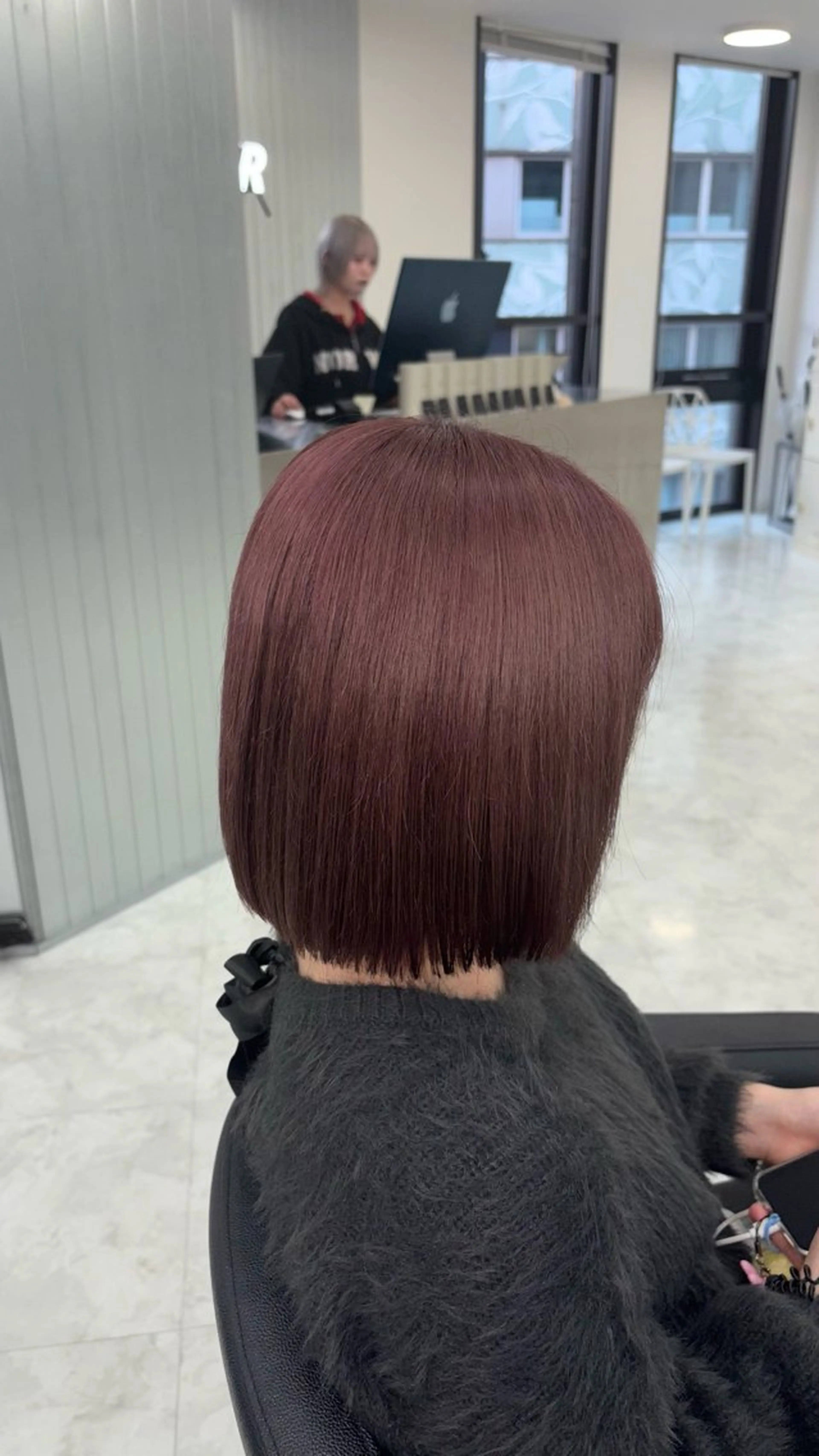 ロング カラー 🖤ハイトーン× レイヤー🖤SARAのヘアスタイル