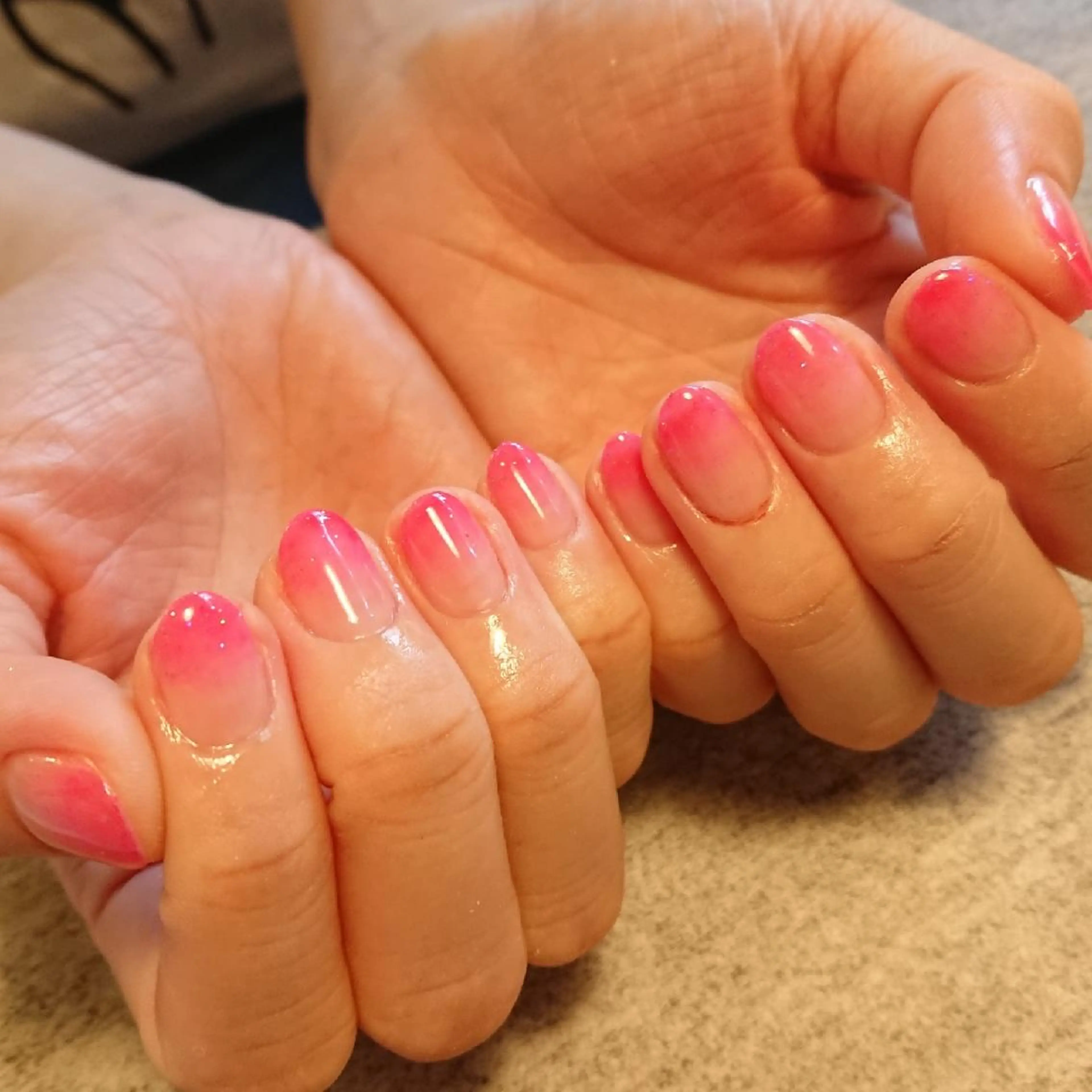 ネイル グラデーション ジェヌインネイル 河内のネイルデザイン