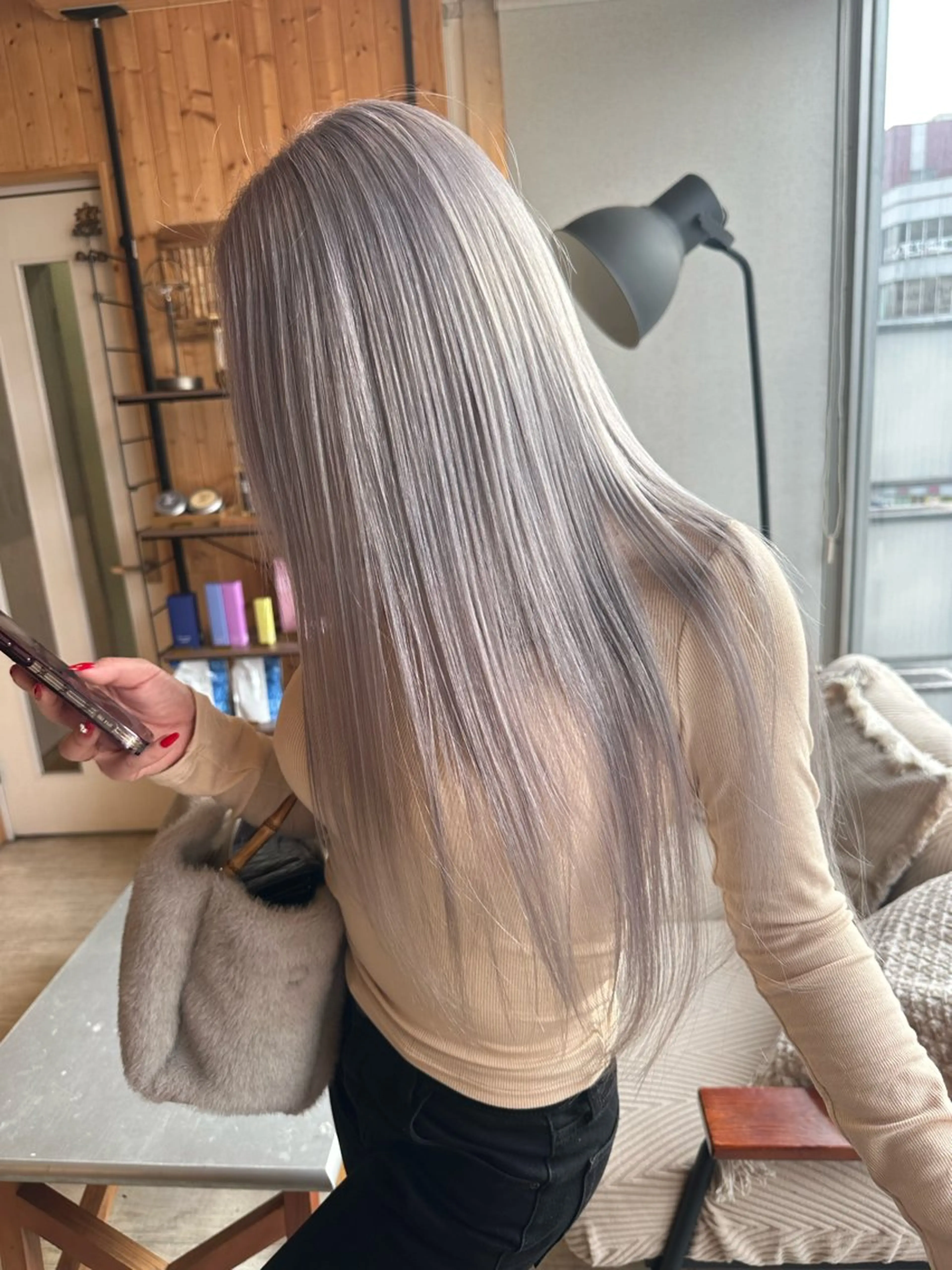 ロング 韓国レイヤー外国人風 透明感カラー髪質改善のヘアスタイル