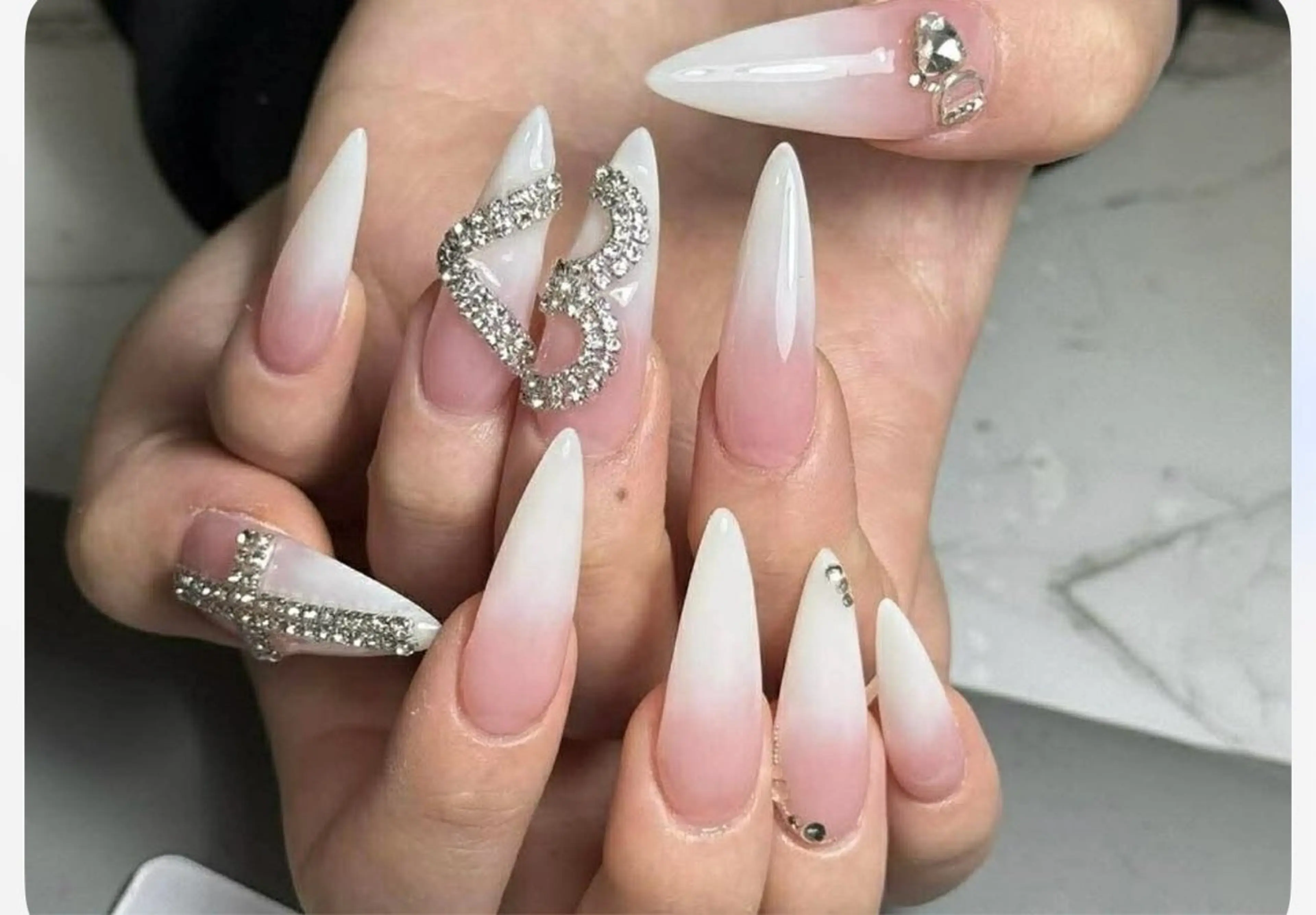 ネイル アートネイル ジェルネイル ガーリー 氷ネイル・うるうるネイル キラキラネイル 清水 ユナのネイルデザイン