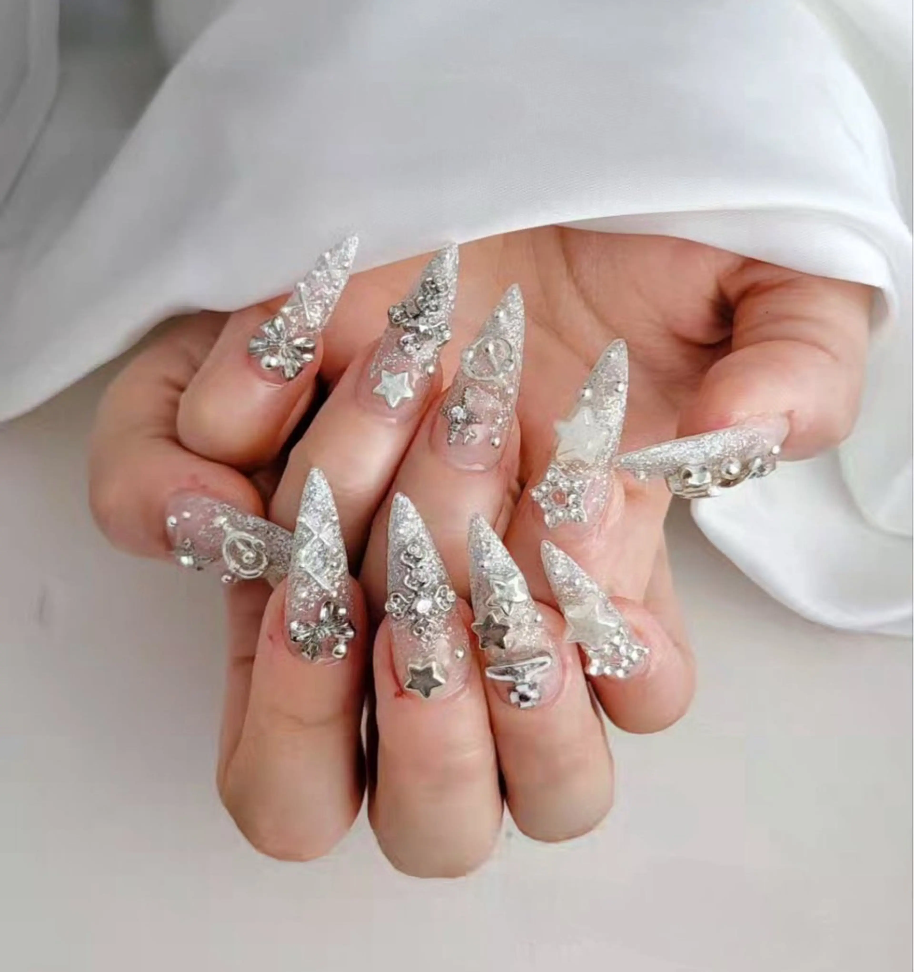 ネイル 成人式 キラキラネイル マグネットネイル ミラーネイル ニュアンスネイル ハンドネイル Hina 池袋 長だしチップ専門店のネイルデザイン