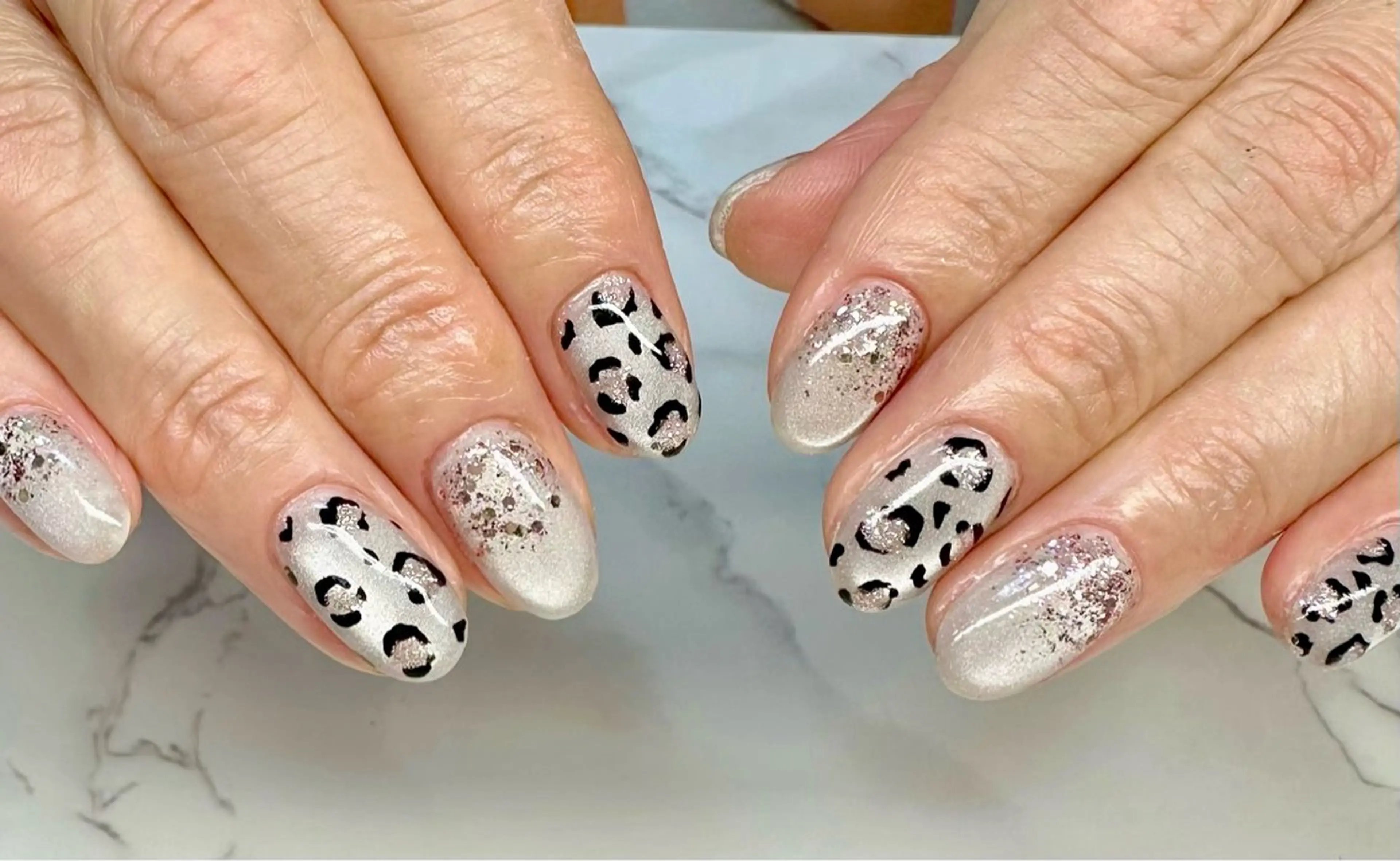 ネイル アニマル柄 キラキラネイル ラメ(グリッター) マグネットネイル ミラーネイル M.N_ nailのネイルデザイン