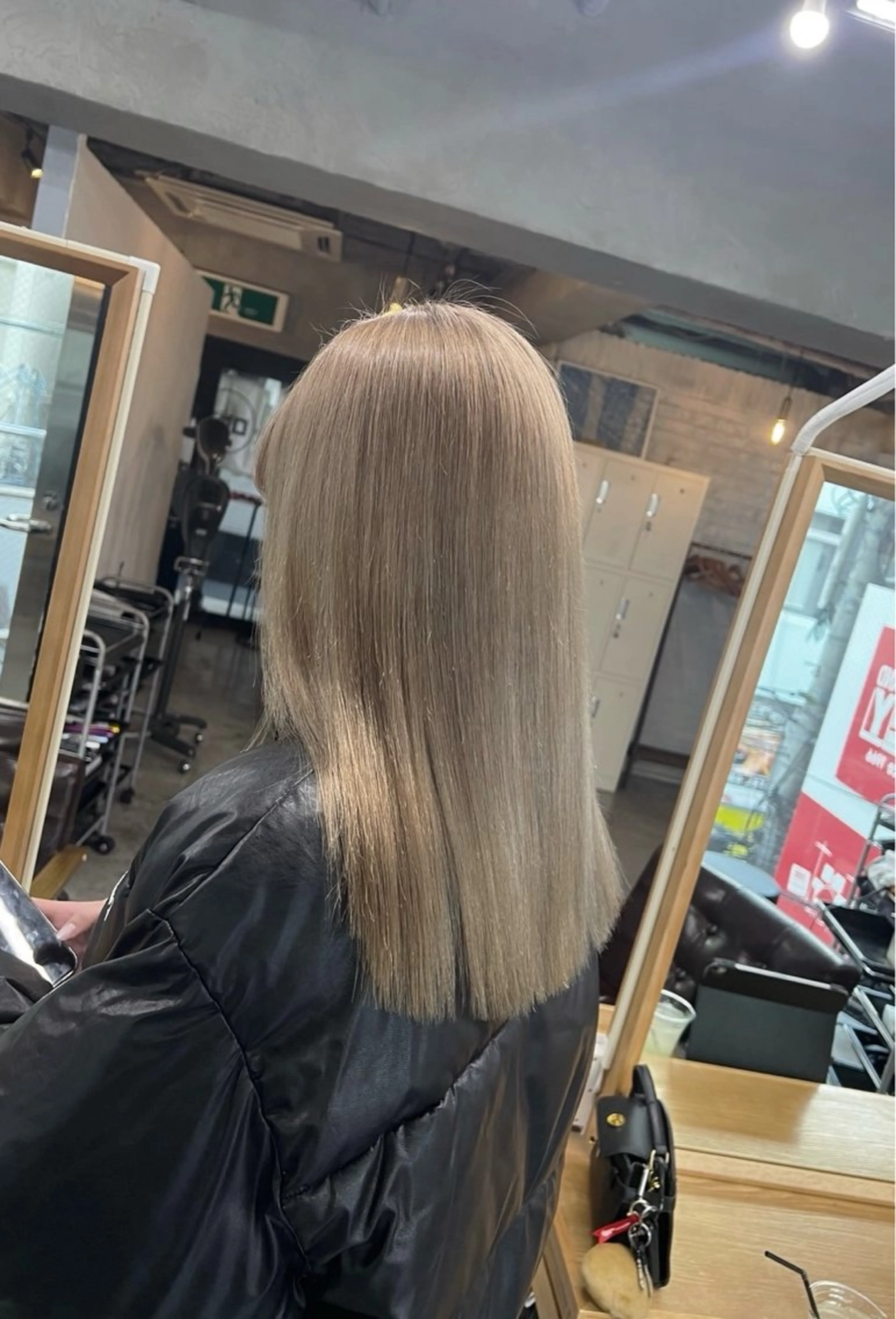 ミディアム カラー ベージュカラー ミルクティーベージュ ヘアカラー トリートメント ROBIN所属・指名数No.1 /NAOYAのヘアスタイル