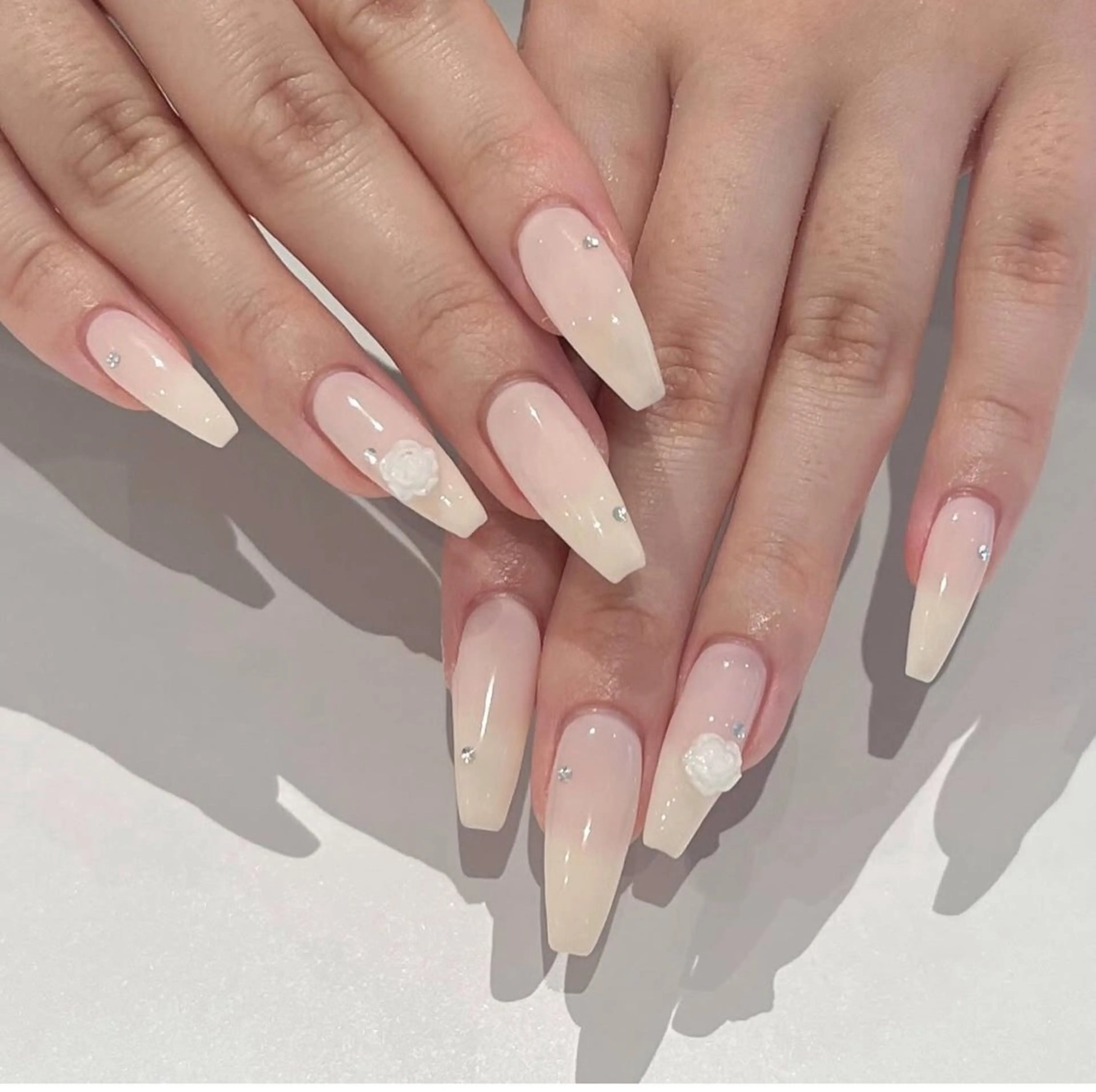 ネイル 長さ出し グラデーション キラキラネイル 韓国ネイル ラメ(グリッター) ハンドネイル ハンドケア Chisa Nail Studio所属・チ サのネイルデザイン