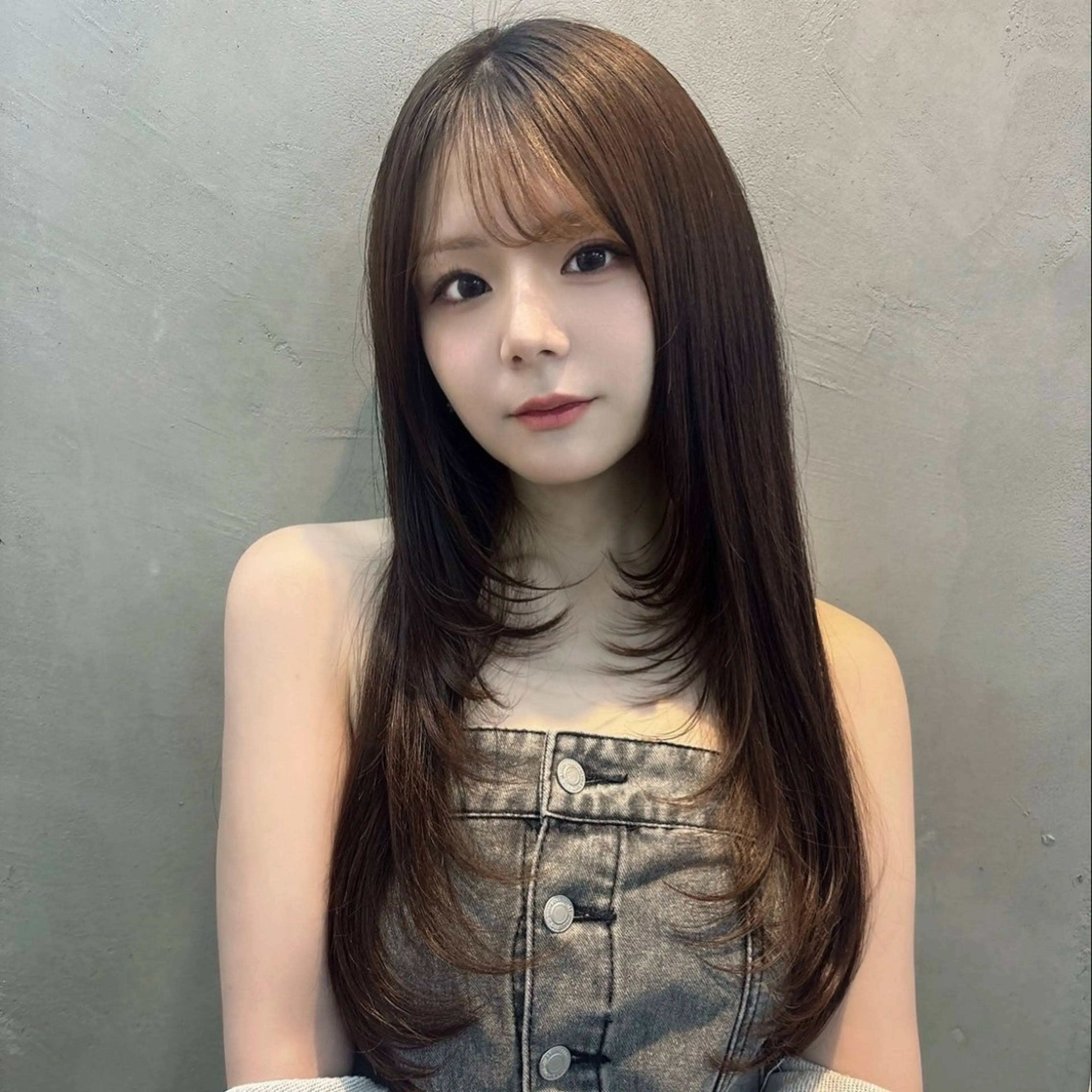 ロング カット TENSHO レイヤー／ハイトーンのヘアスタイル