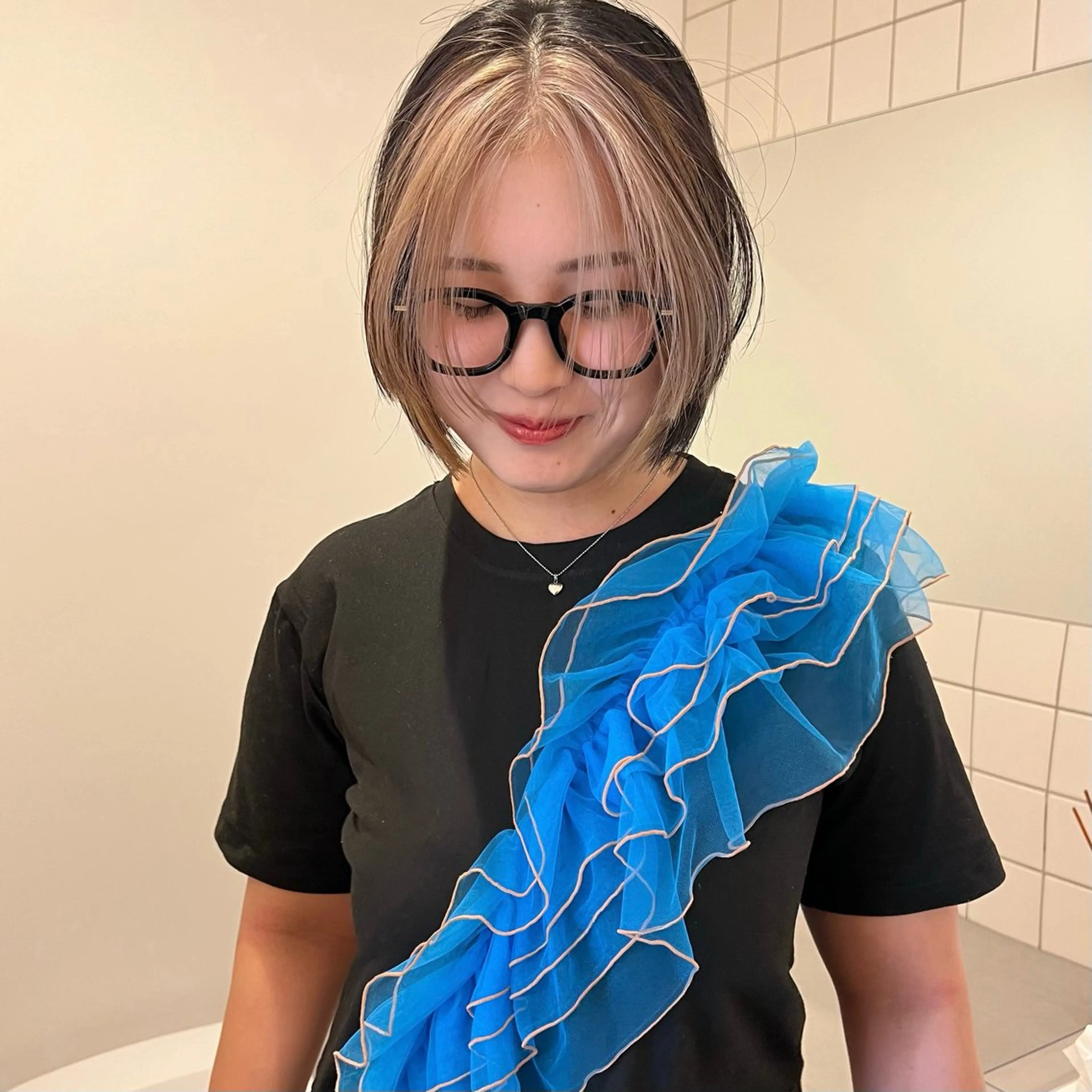 ミディアム 舟橋耀/ブリーチカラ ー/レイヤーカットのヘアスタイル