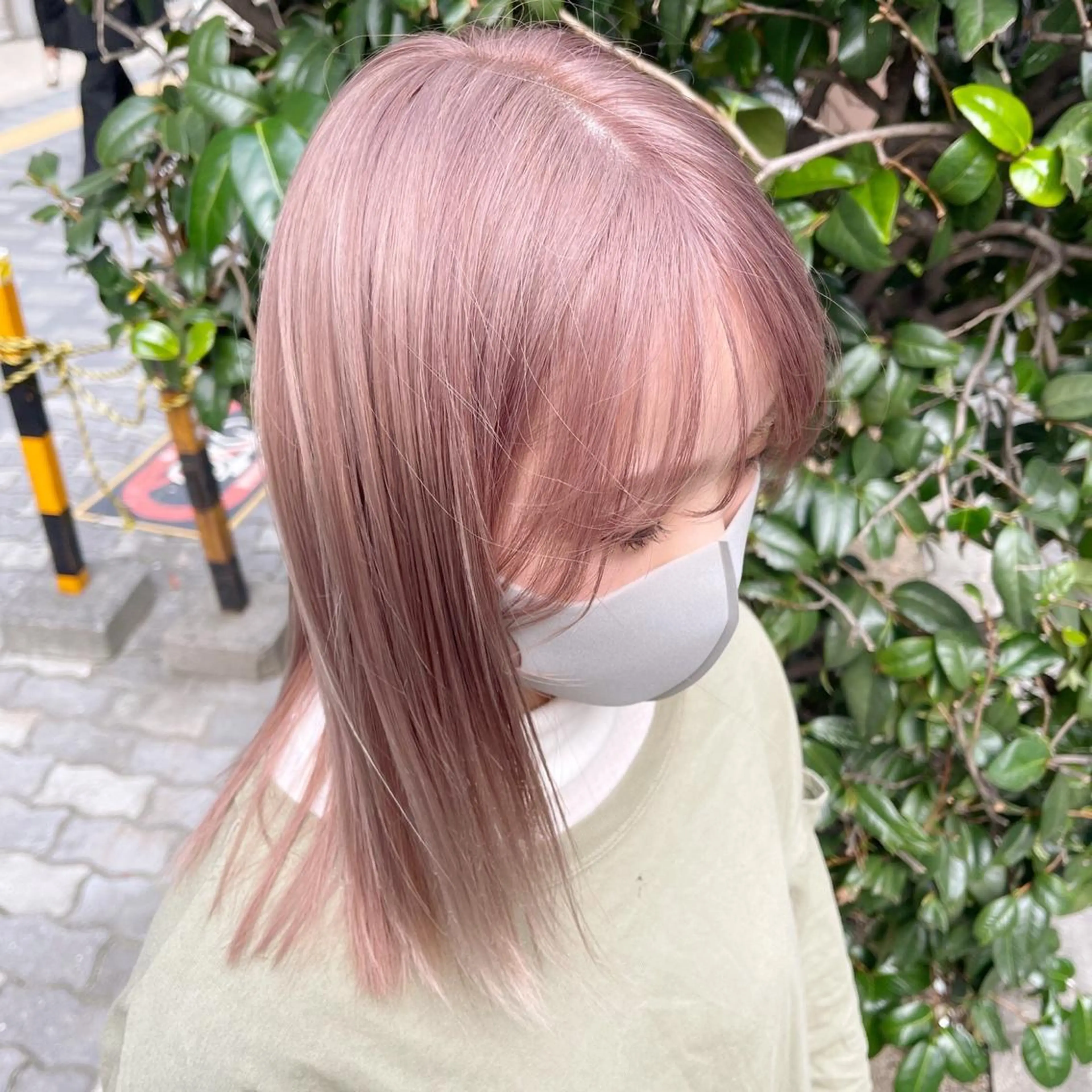 ミディアム カラー akane .のヘアスタイル